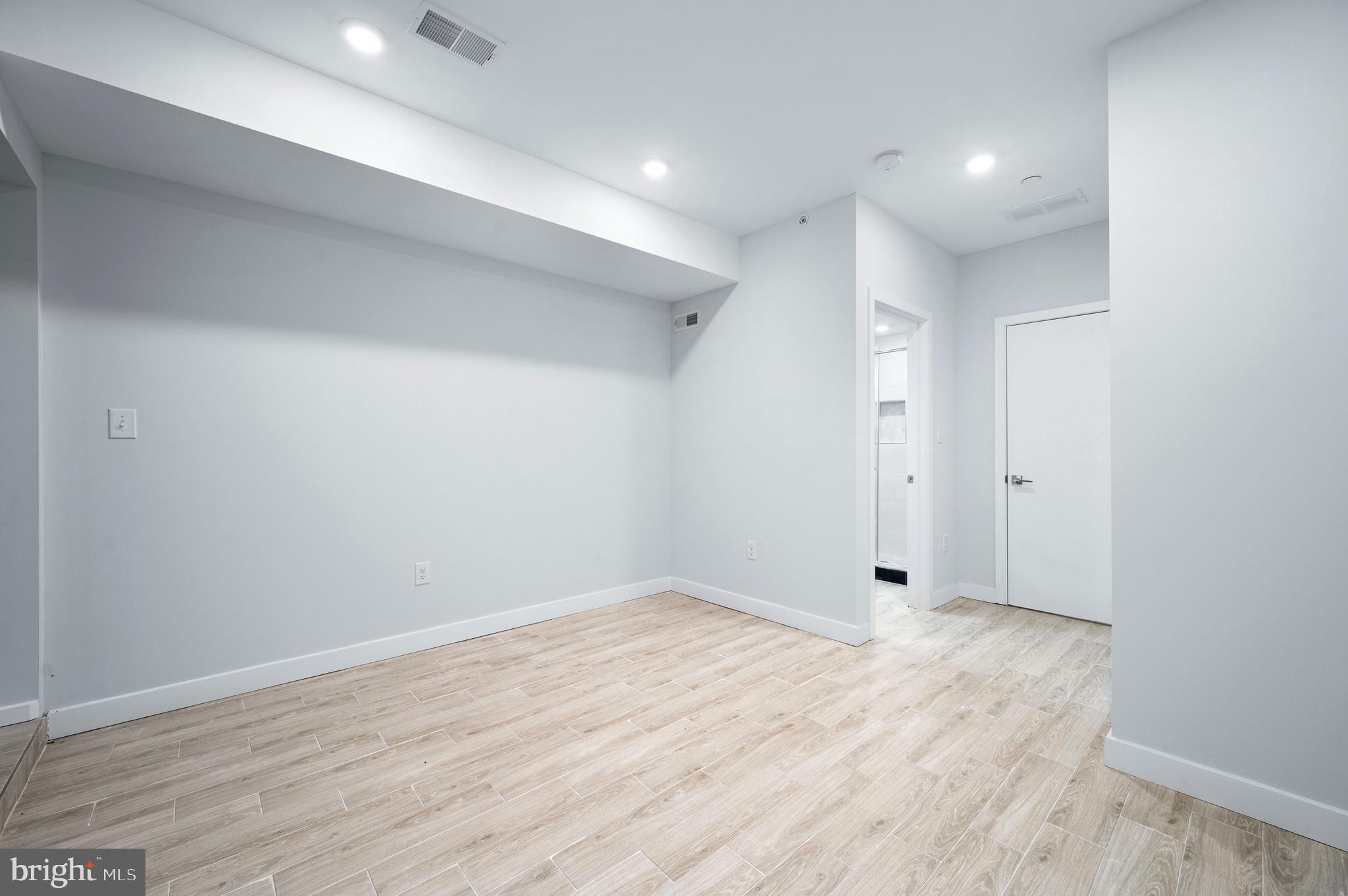 KENSINGTON - Residential Income