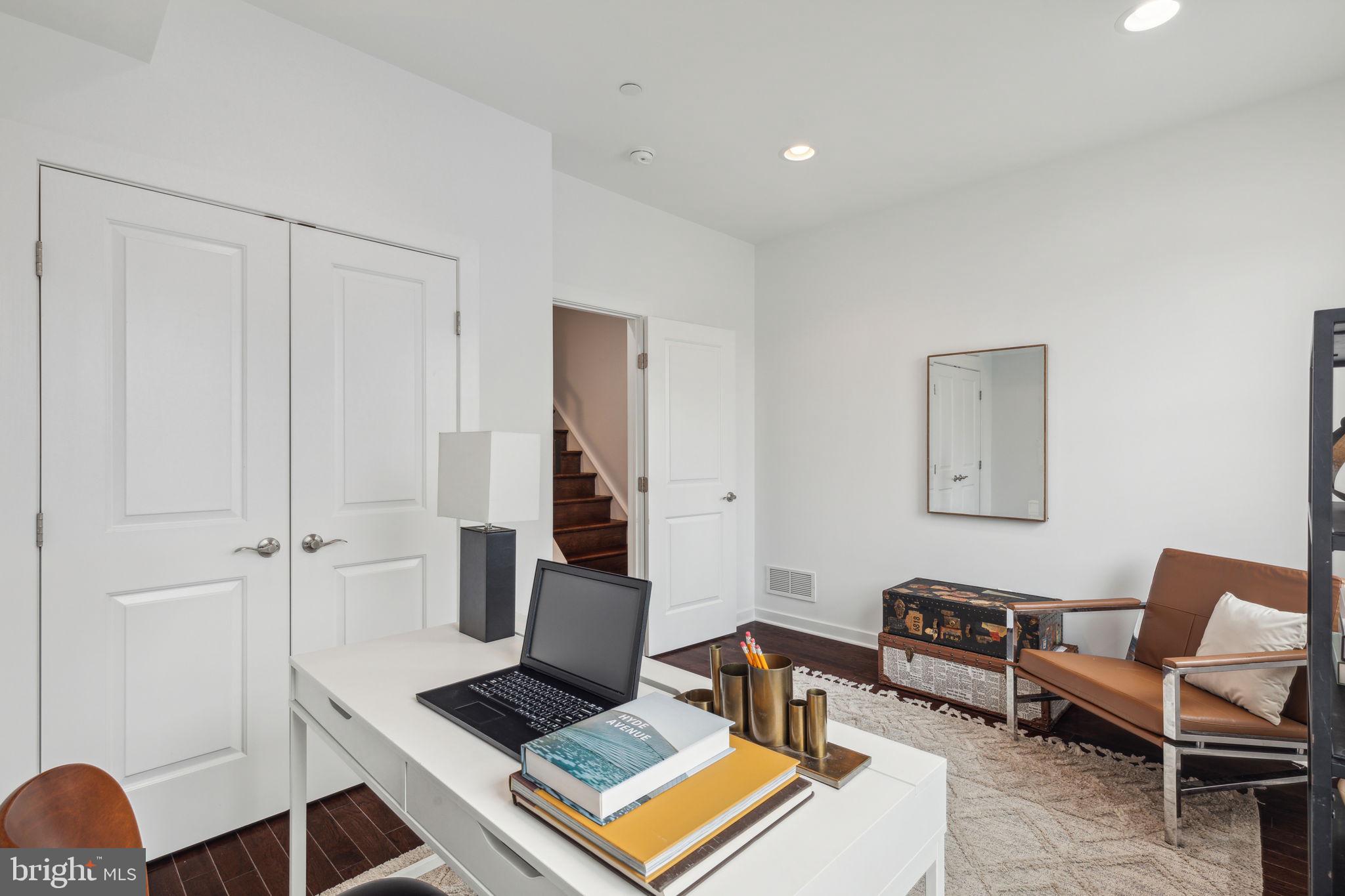 POINT BREEZE - Residential