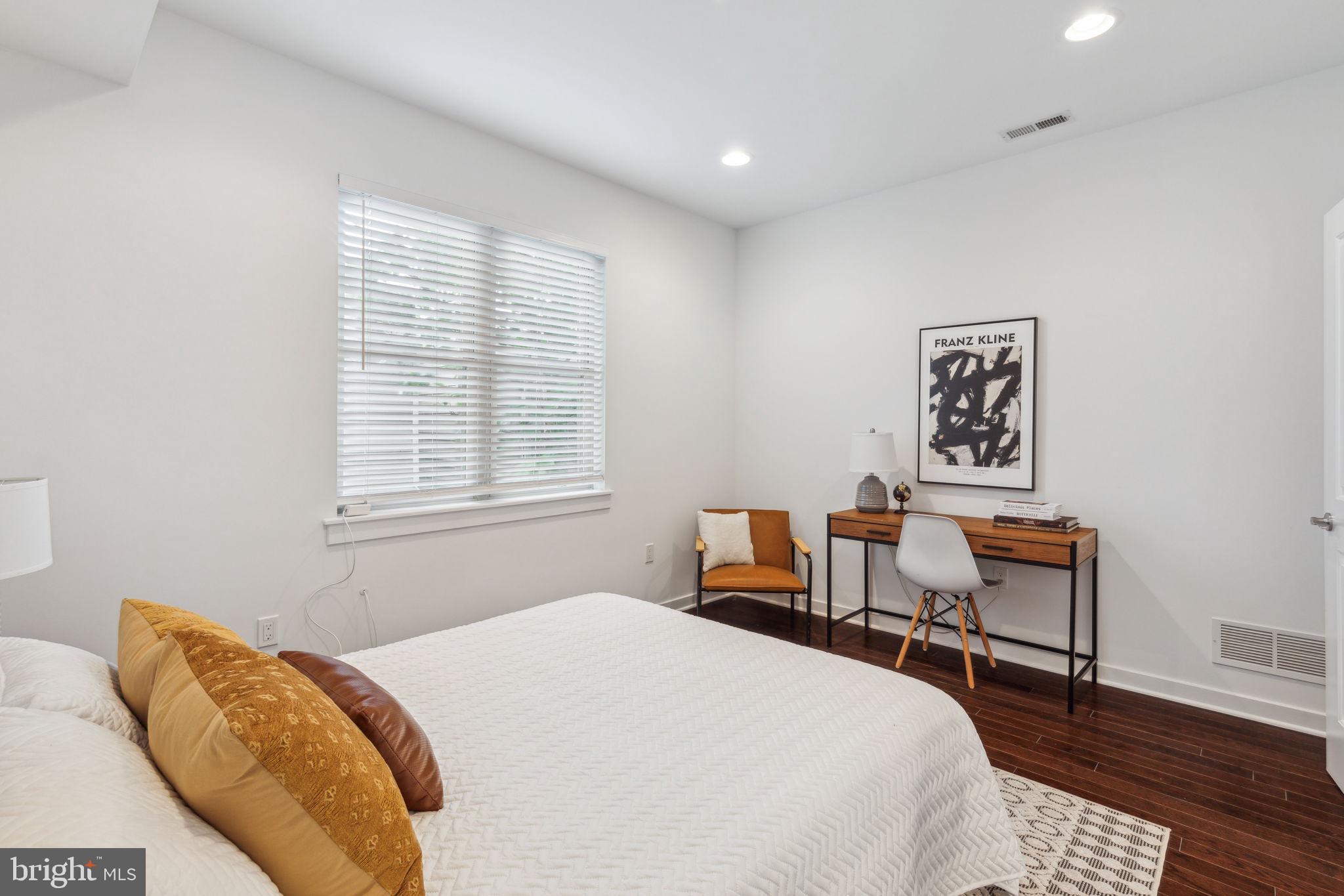 POINT BREEZE - Residential