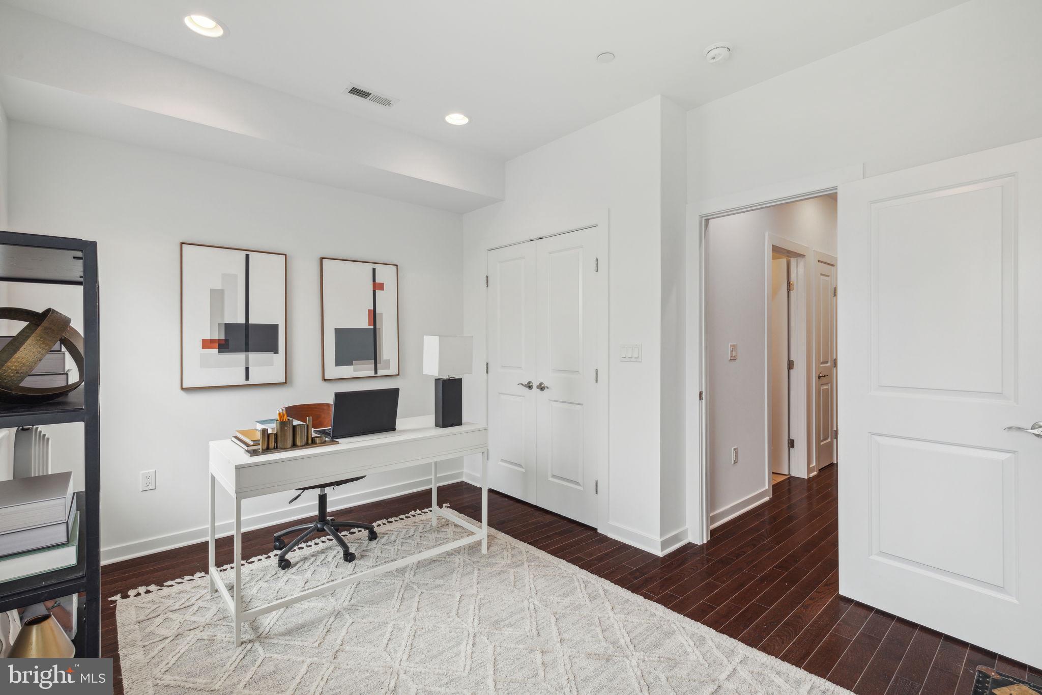 POINT BREEZE - Residential