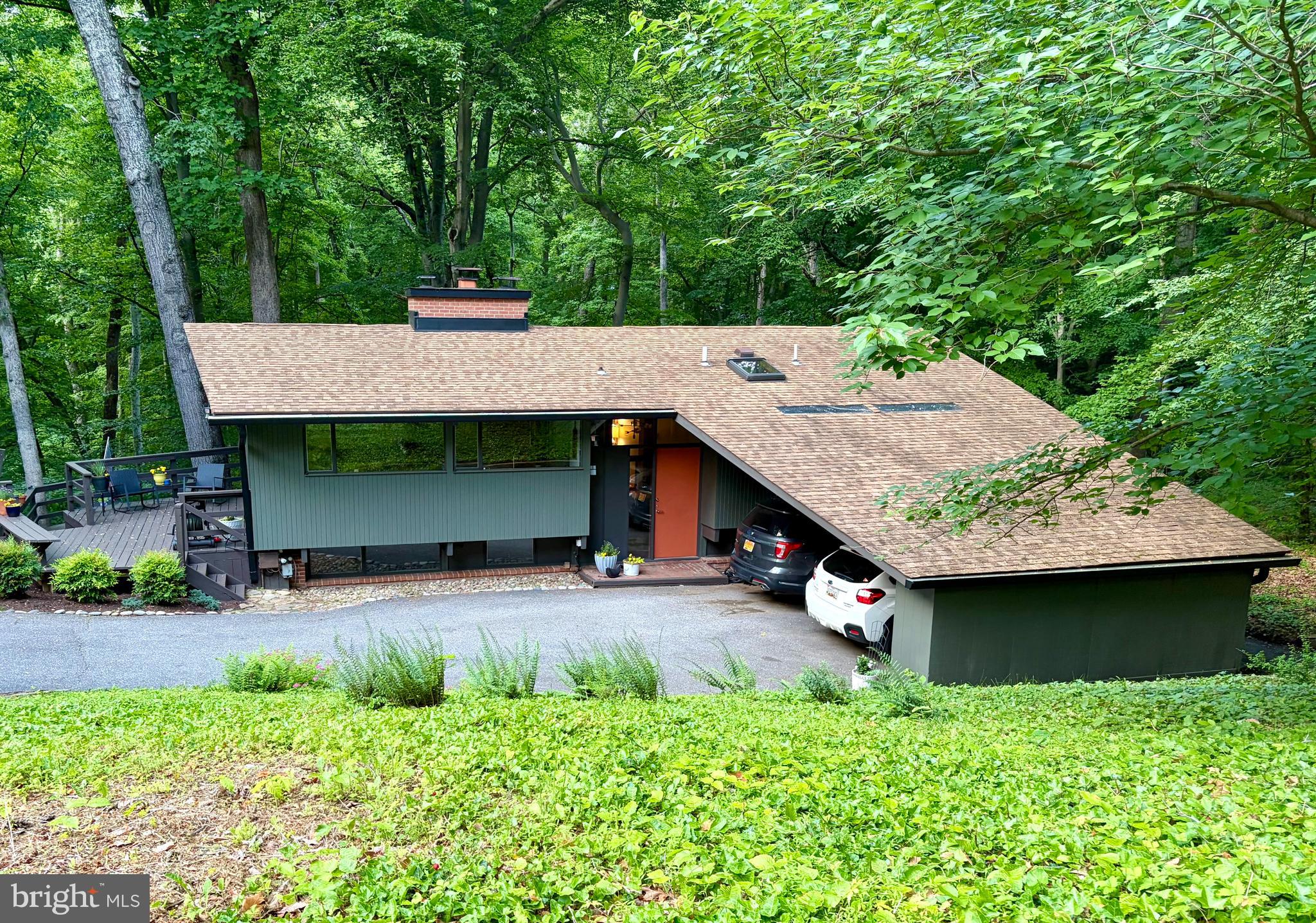 1689 ALICE COURT