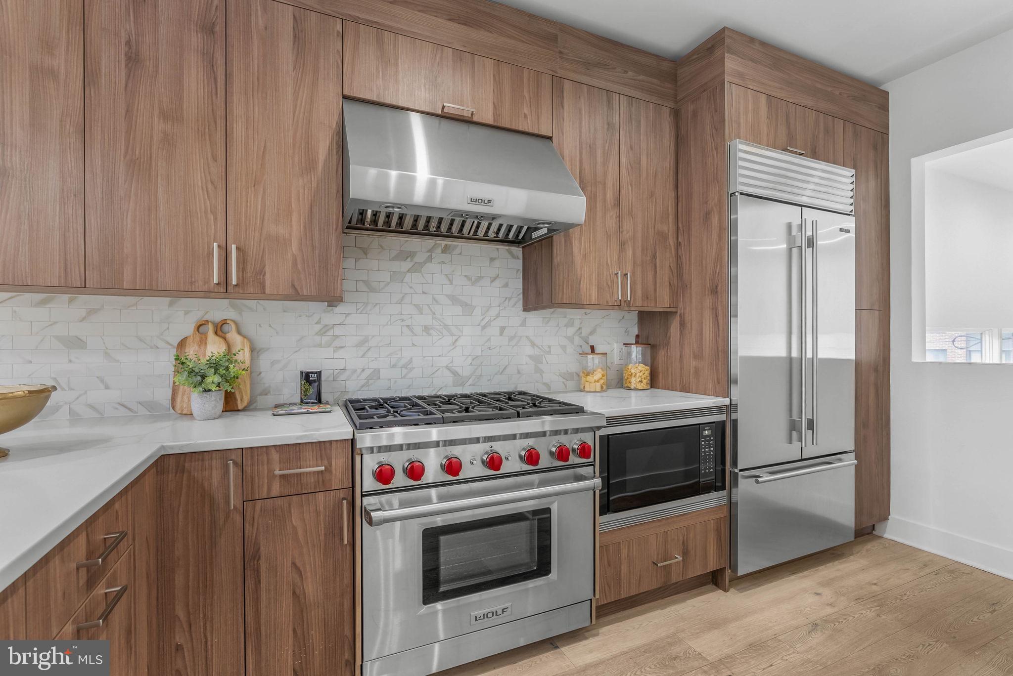 LOGAN SQUARE - Residential