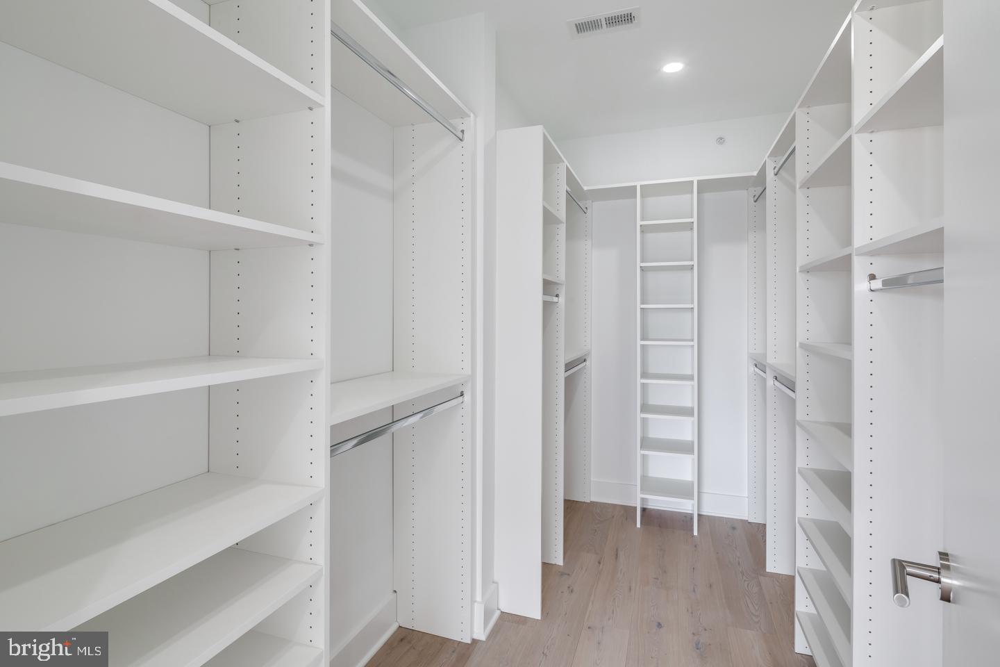 LOGAN SQUARE - Residential