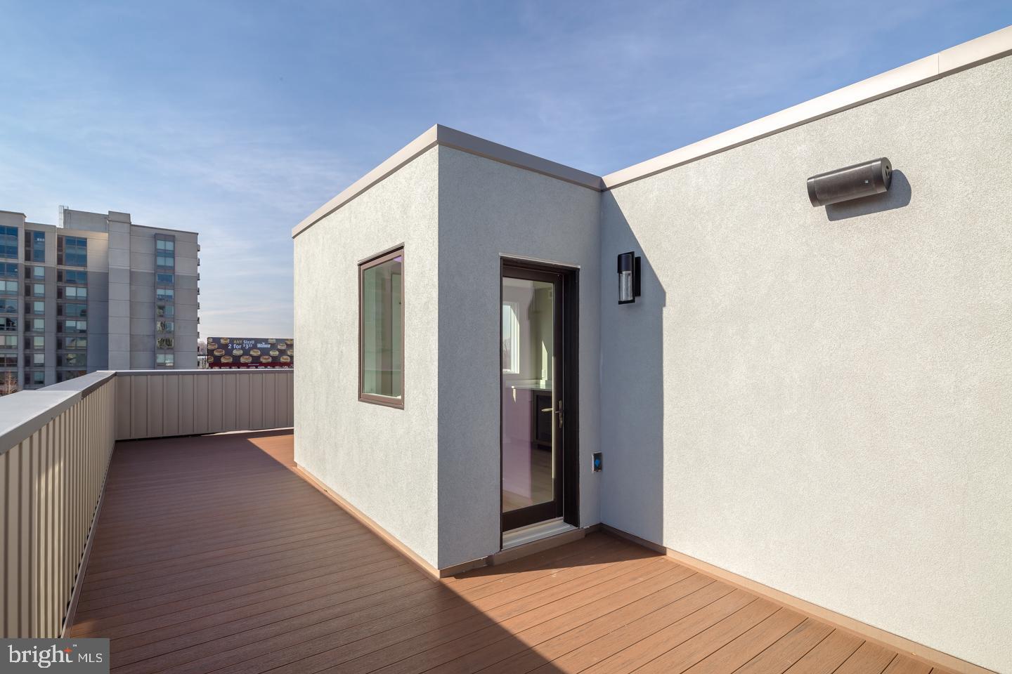 LOGAN SQUARE - Residential