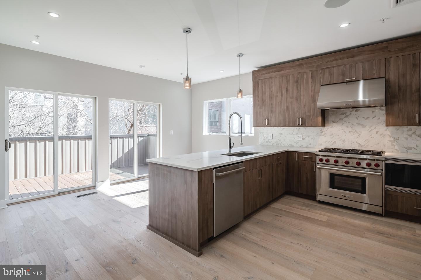 LOGAN SQUARE - Residential