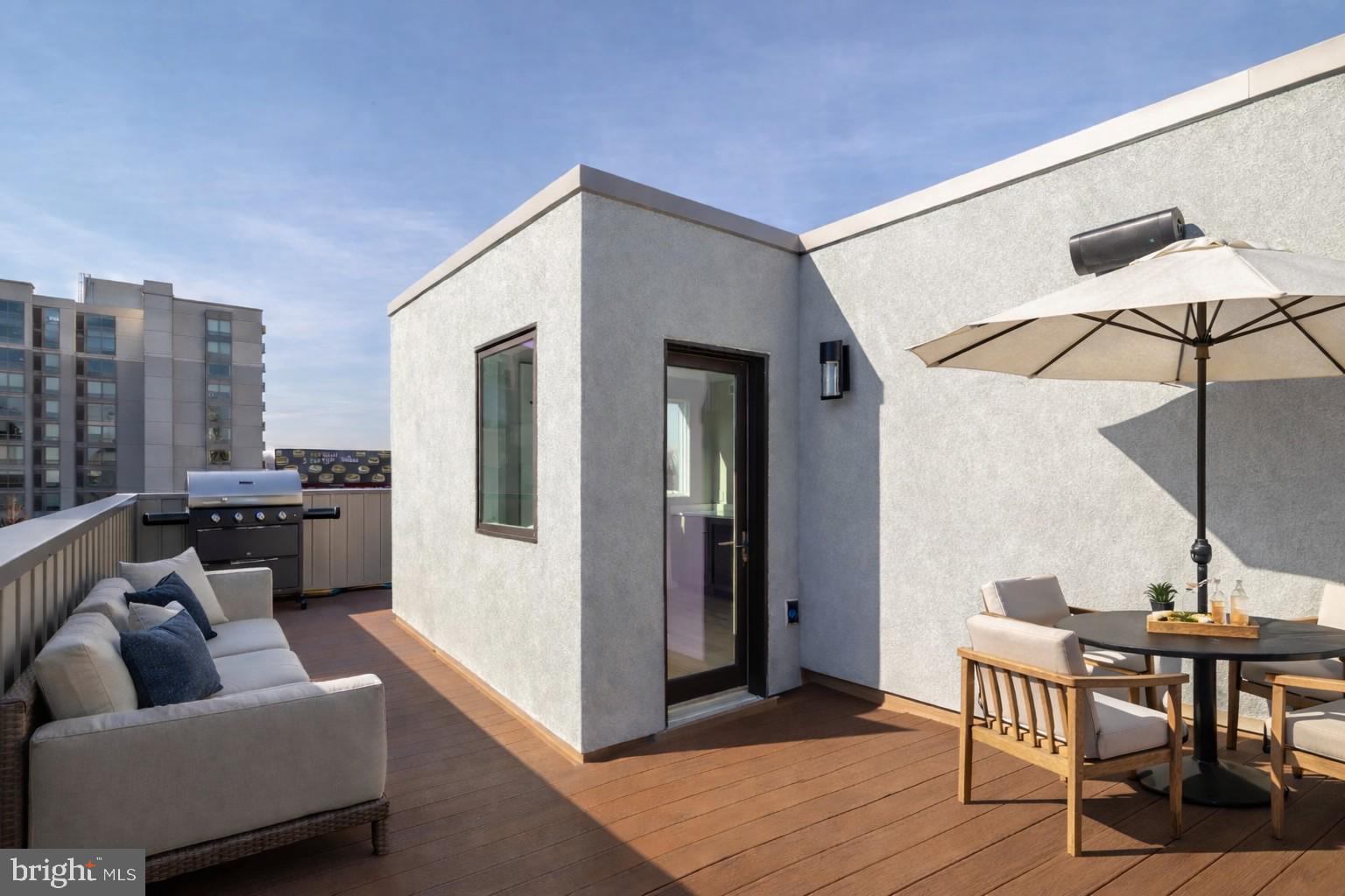 LOGAN SQUARE - Residential