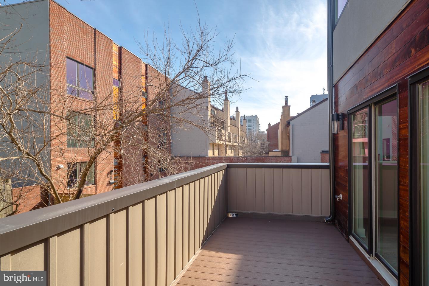 LOGAN SQUARE - Residential