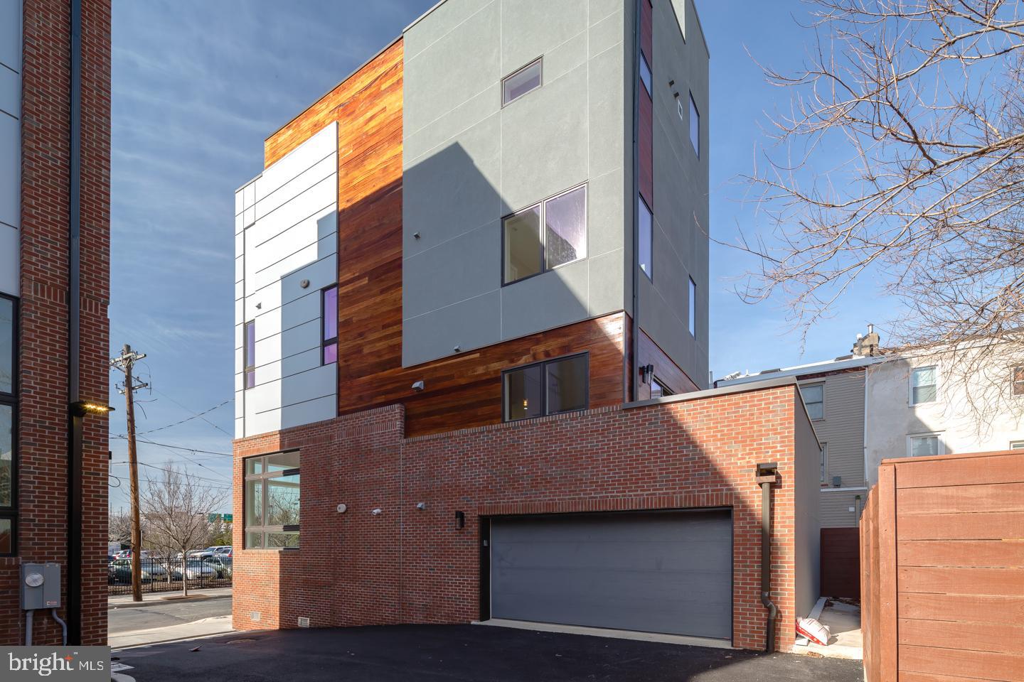 LOGAN SQUARE - Residential