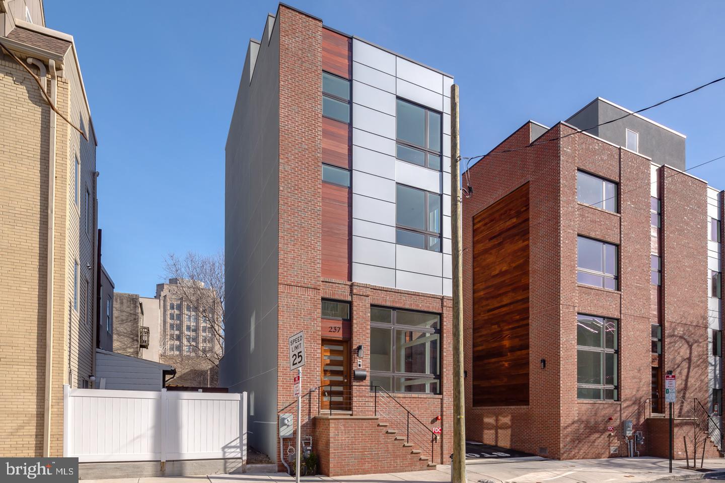 LOGAN SQUARE - Residential