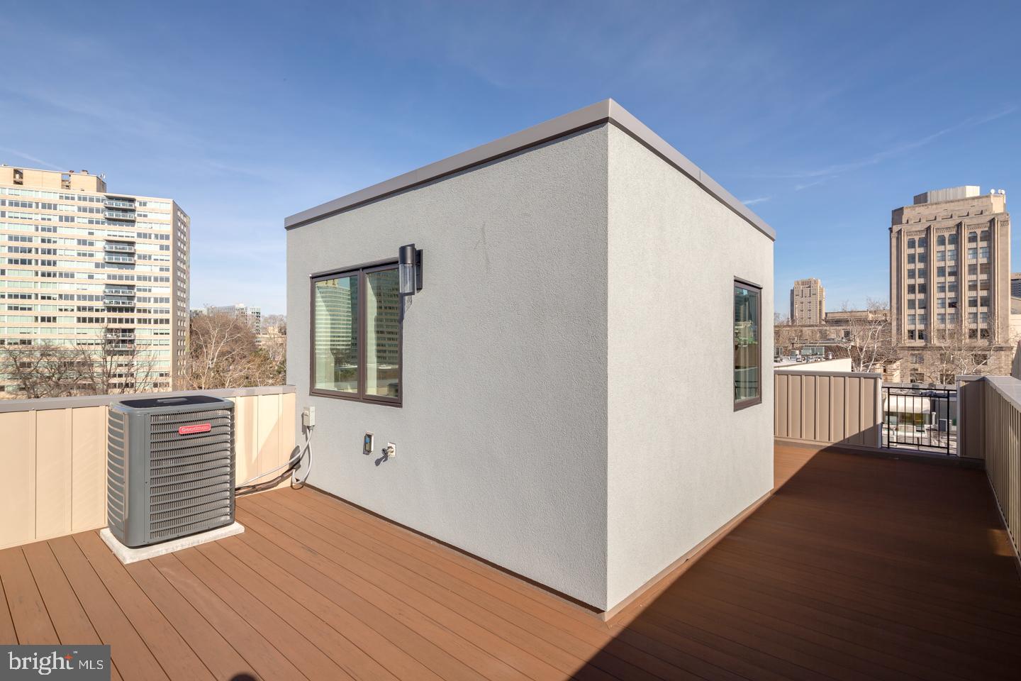 LOGAN SQUARE - Residential