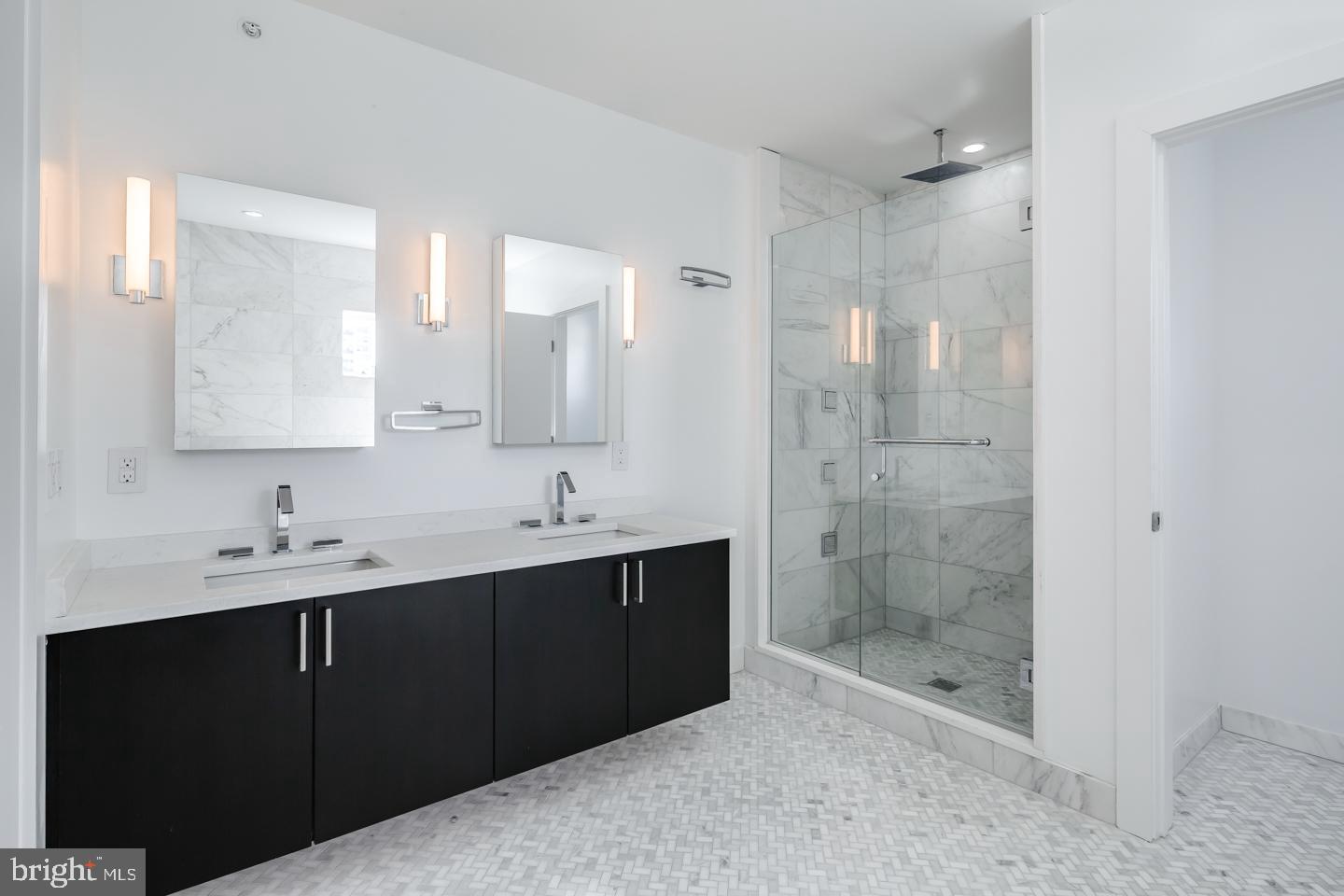 LOGAN SQUARE - Residential