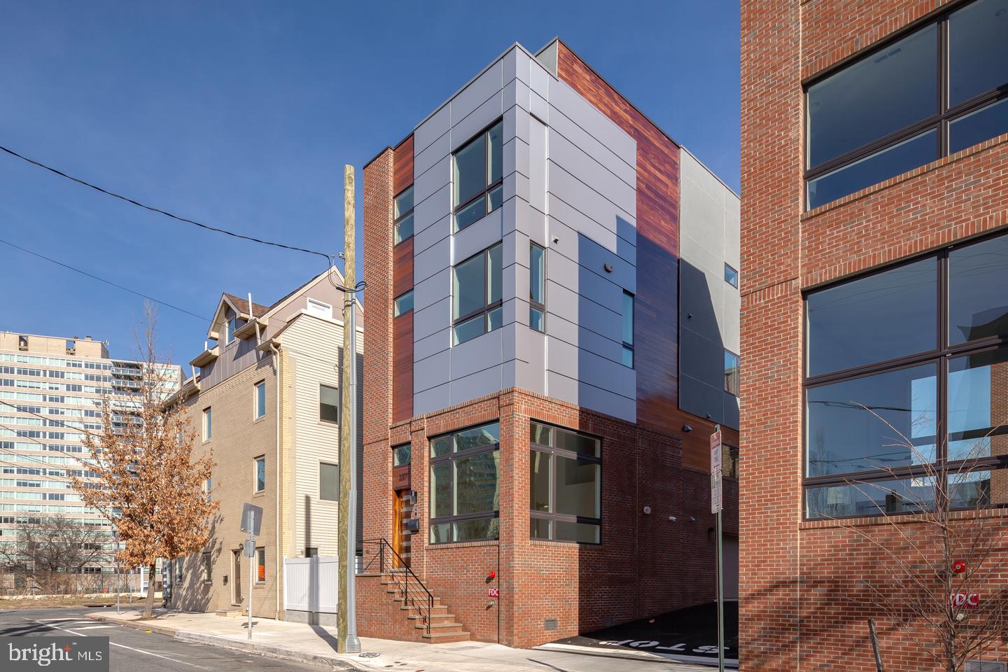 LOGAN SQUARE - Residential