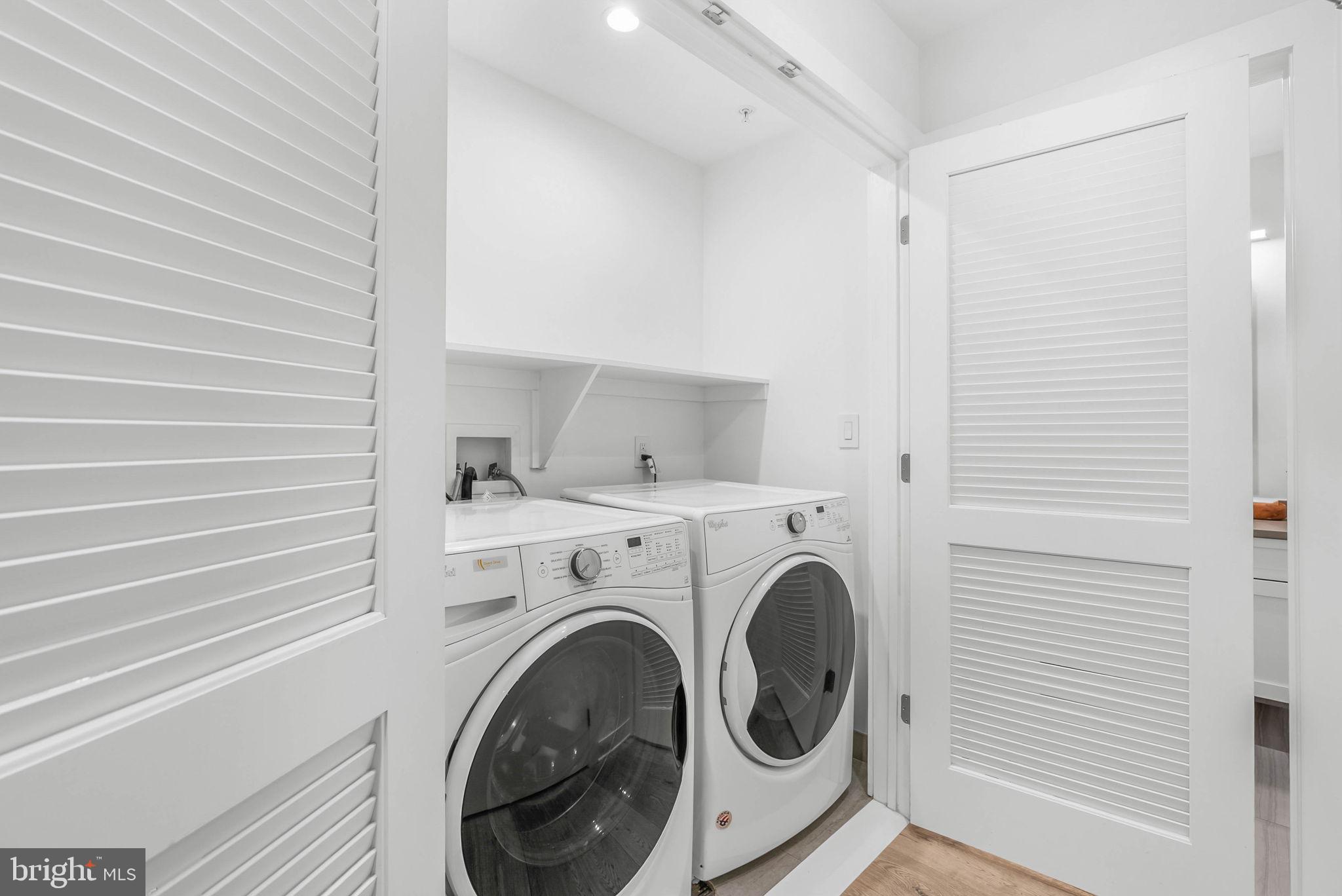 LOGAN SQUARE - Residential