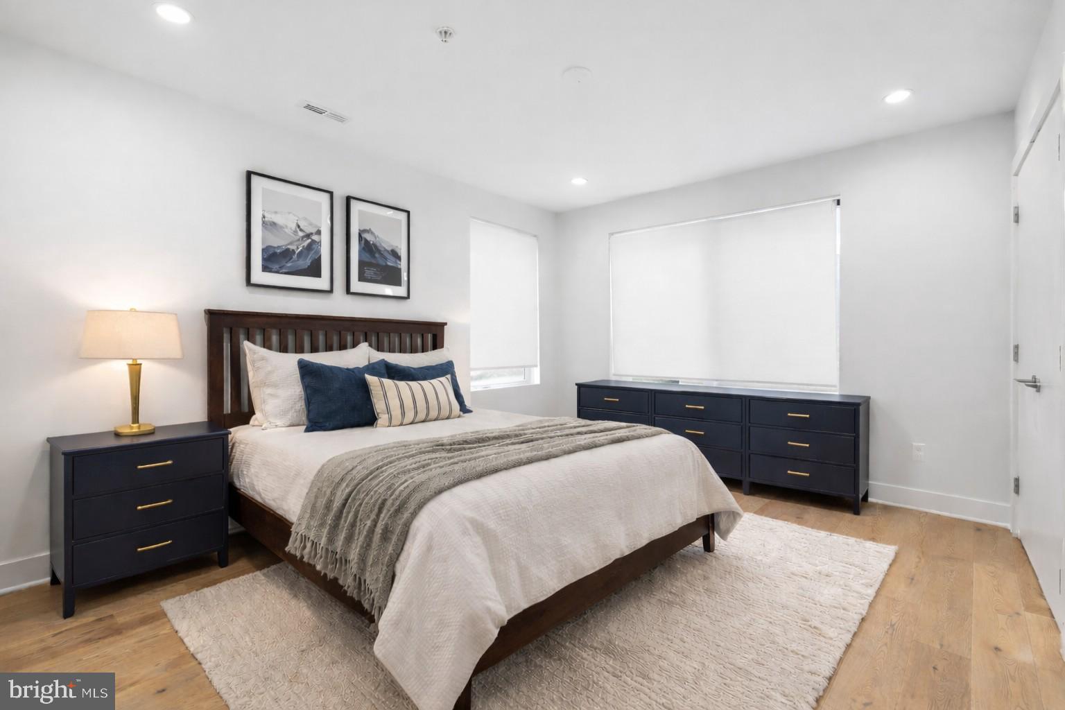 LOGAN SQUARE - Residential