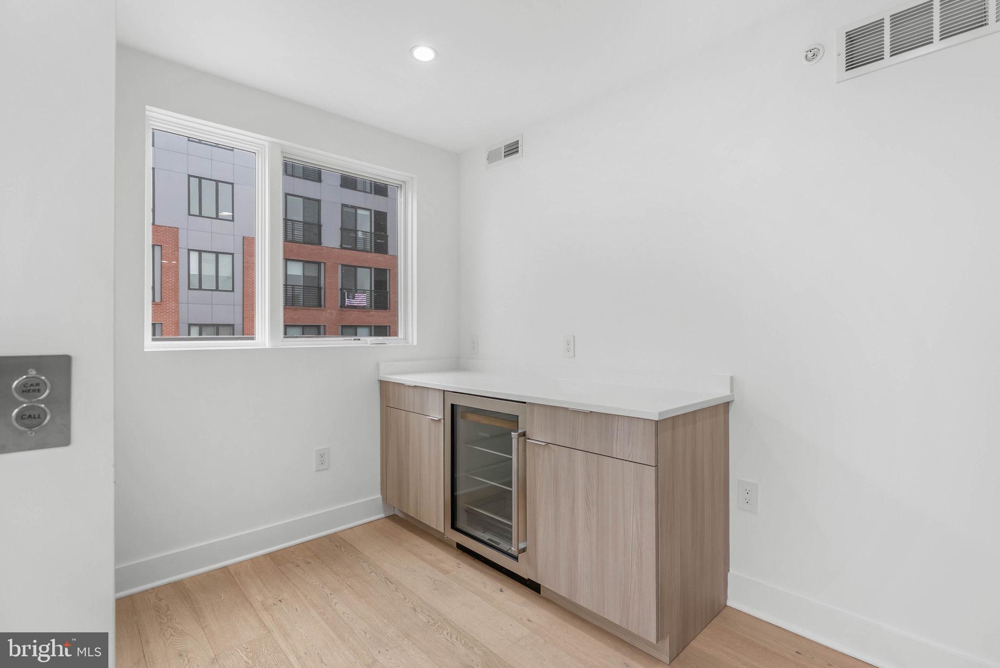 LOGAN SQUARE - Residential