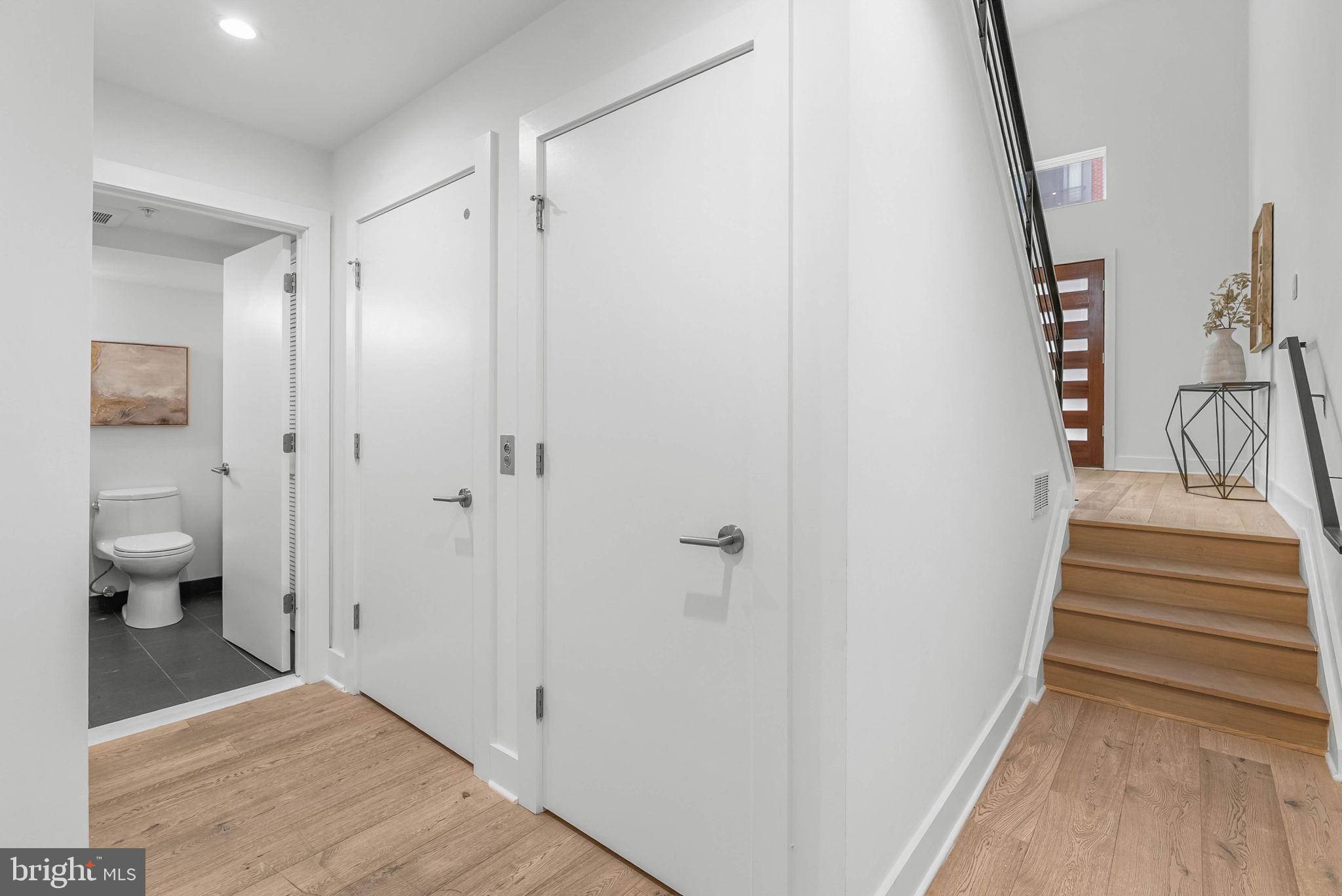 LOGAN SQUARE - Residential