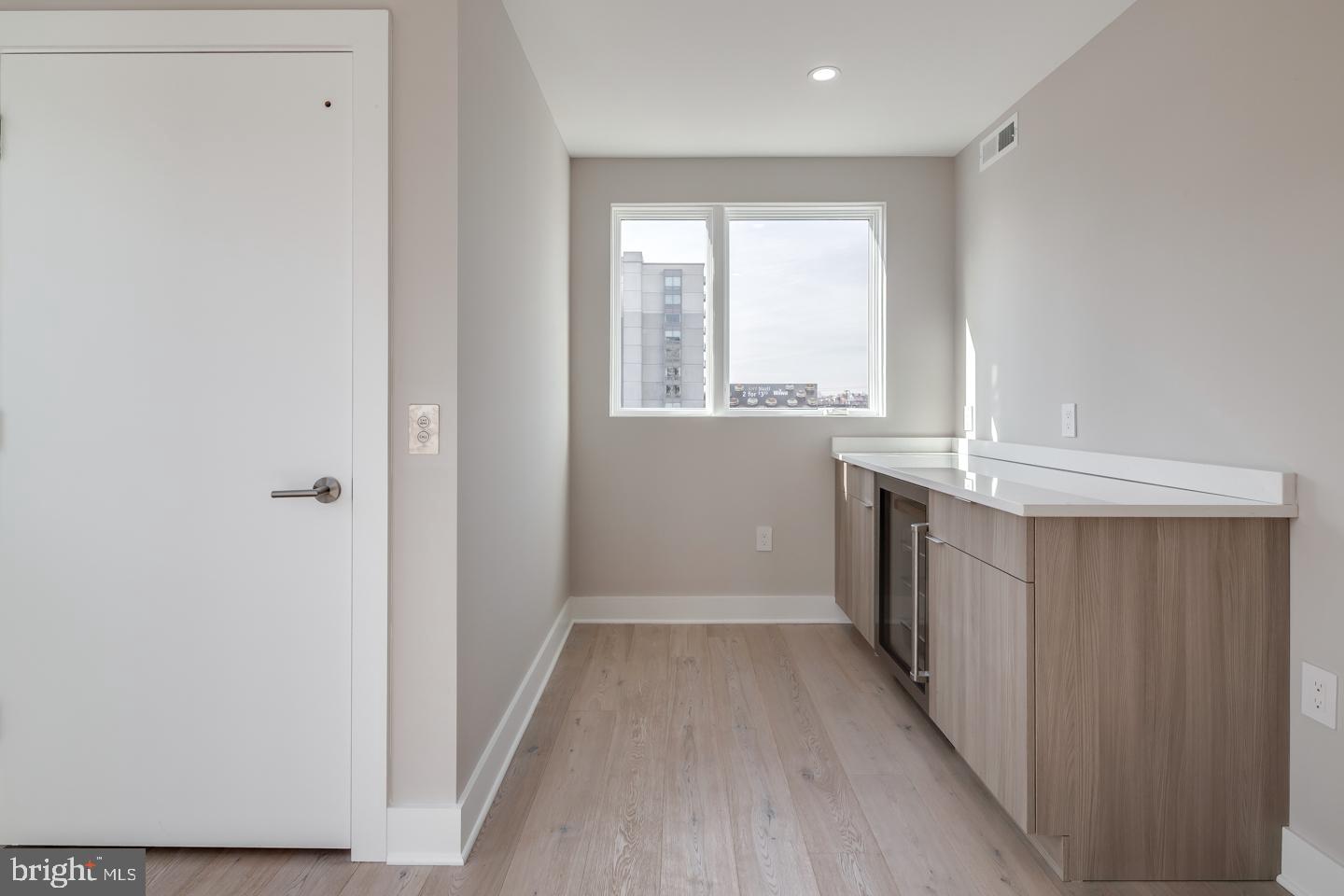 LOGAN SQUARE - Residential