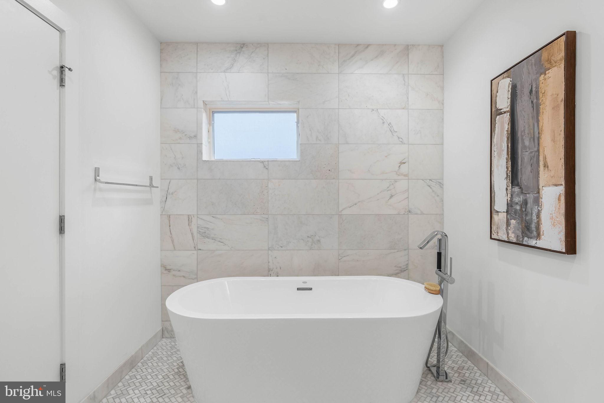 LOGAN SQUARE - Residential