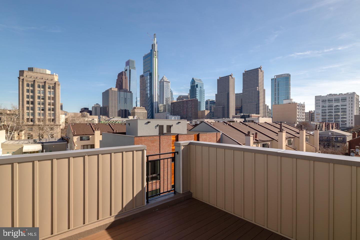 LOGAN SQUARE - Residential