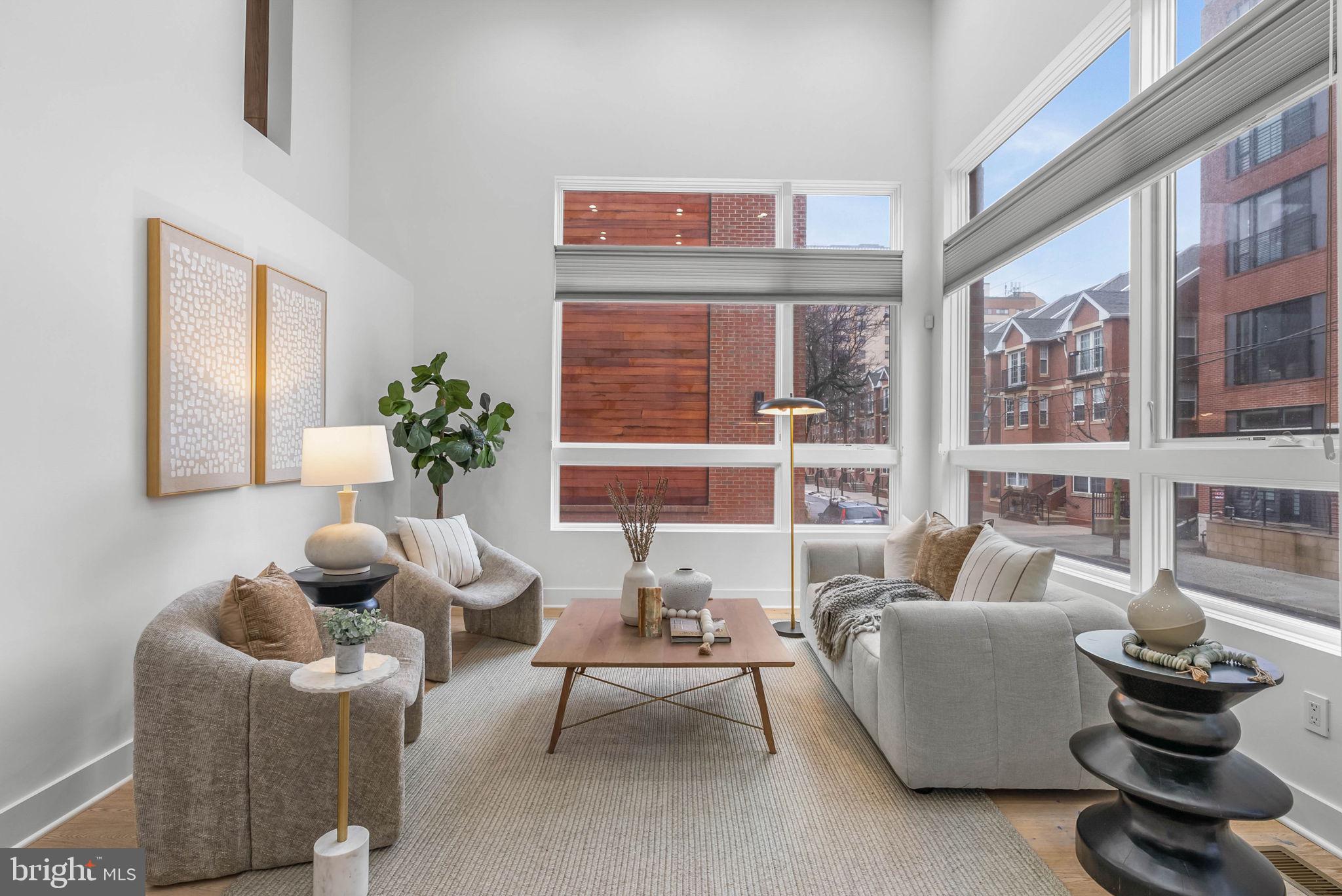 LOGAN SQUARE - Residential