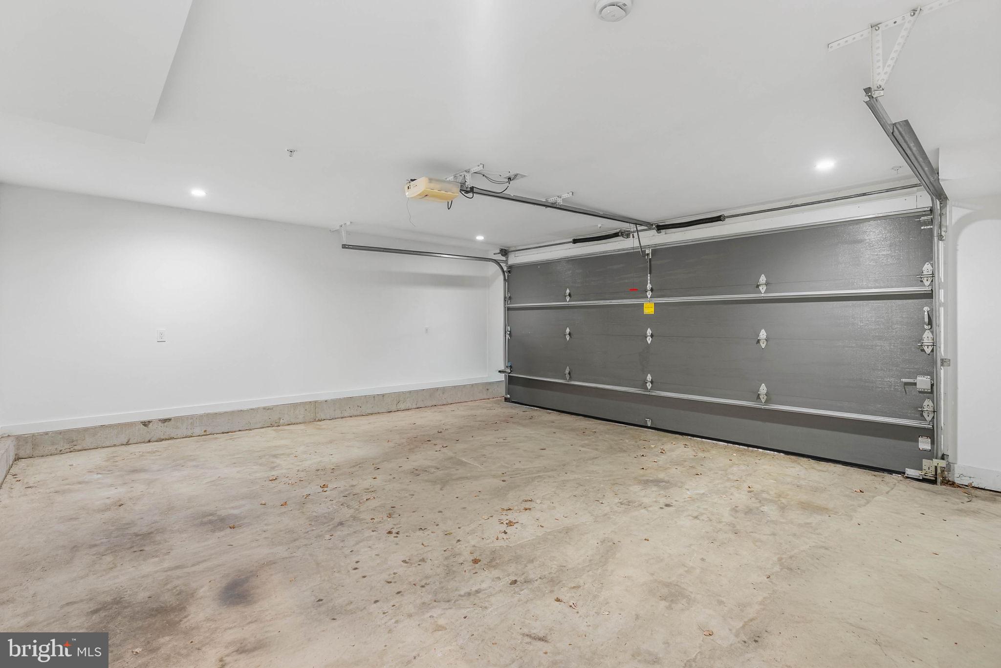 LOGAN SQUARE - Residential