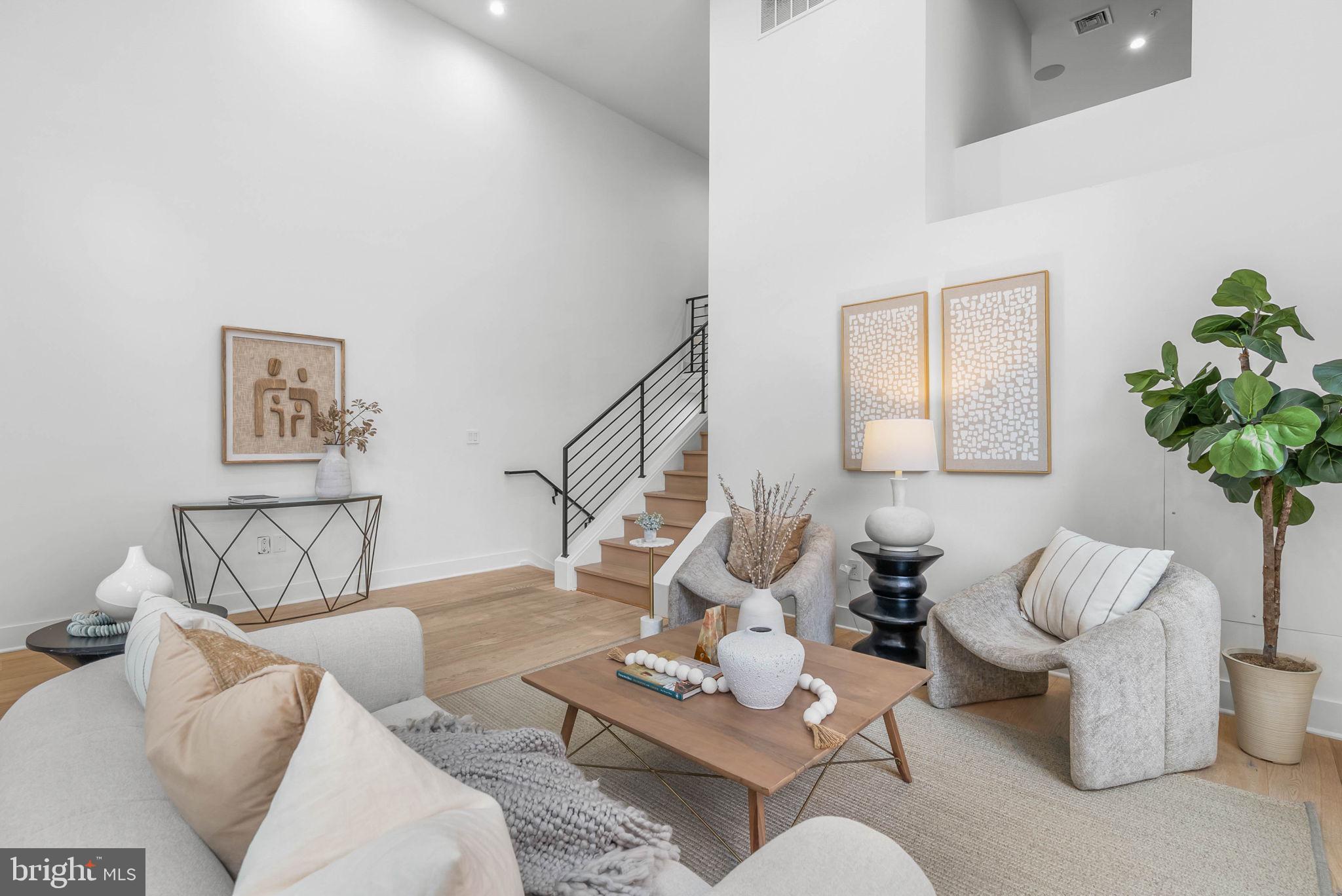 LOGAN SQUARE - Residential