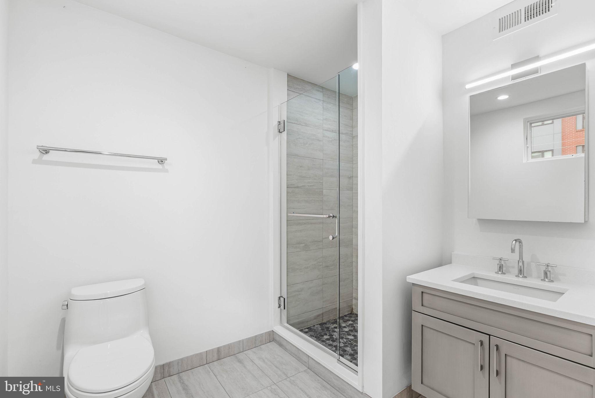 LOGAN SQUARE - Residential