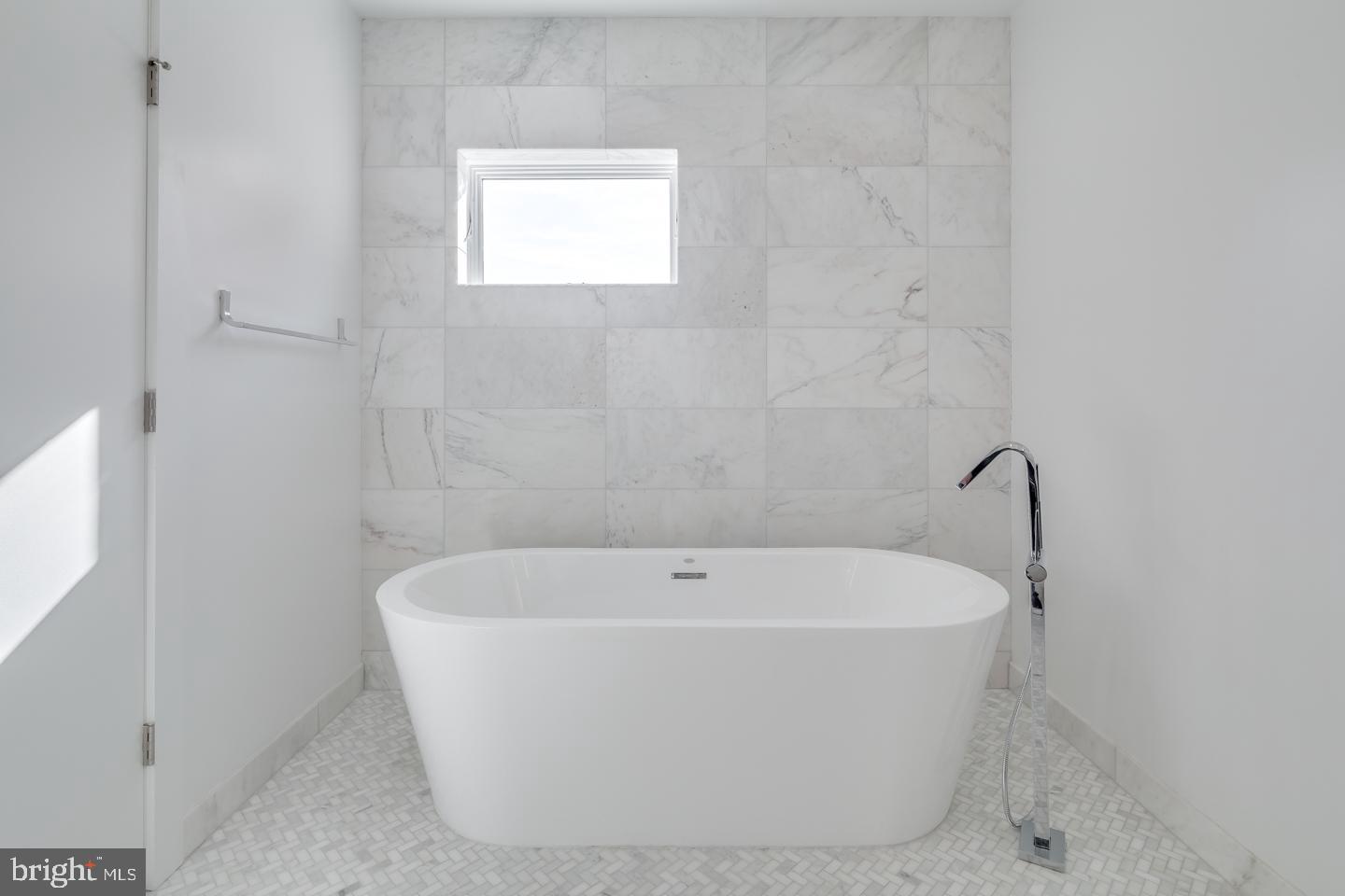 LOGAN SQUARE - Residential