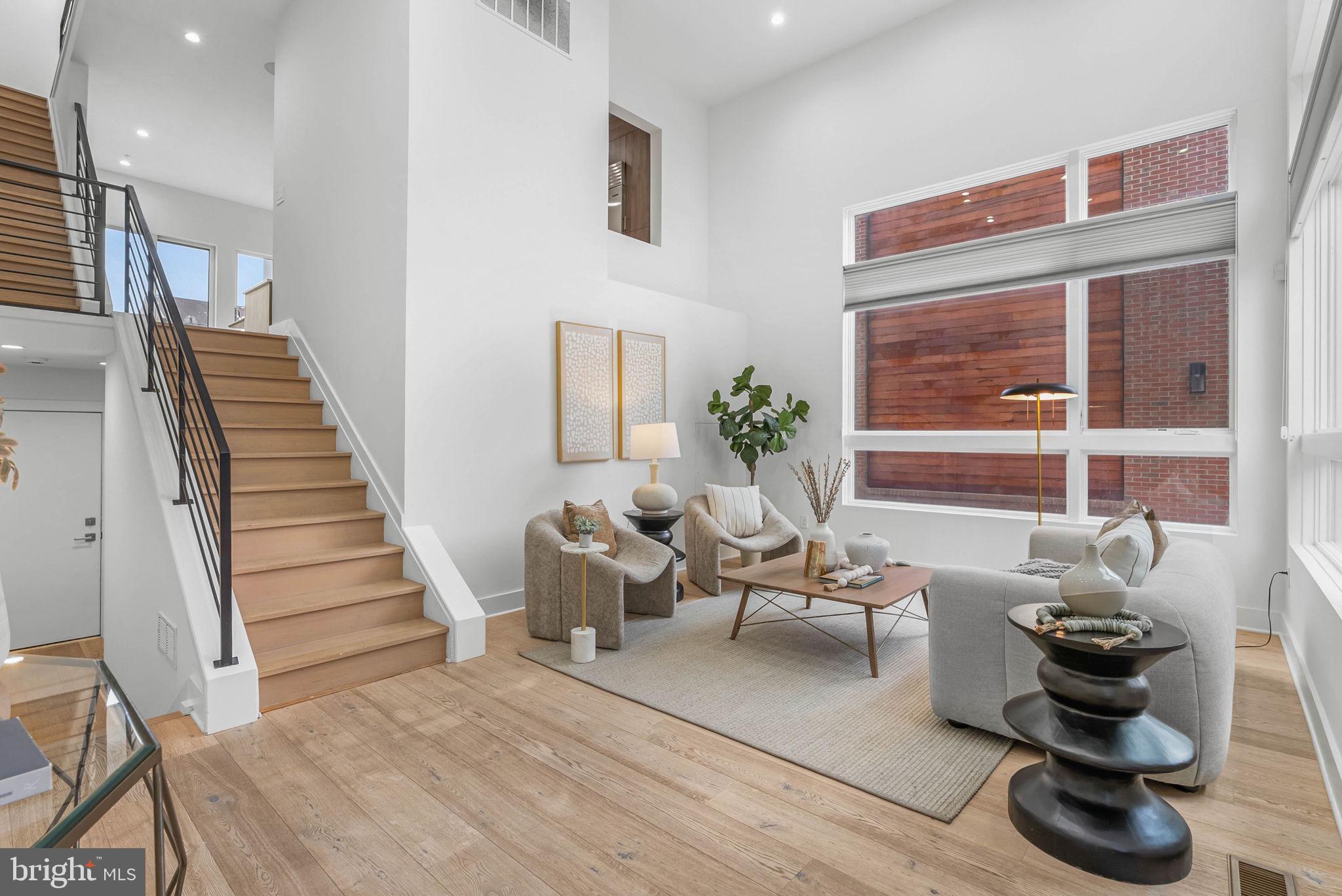 LOGAN SQUARE - Residential