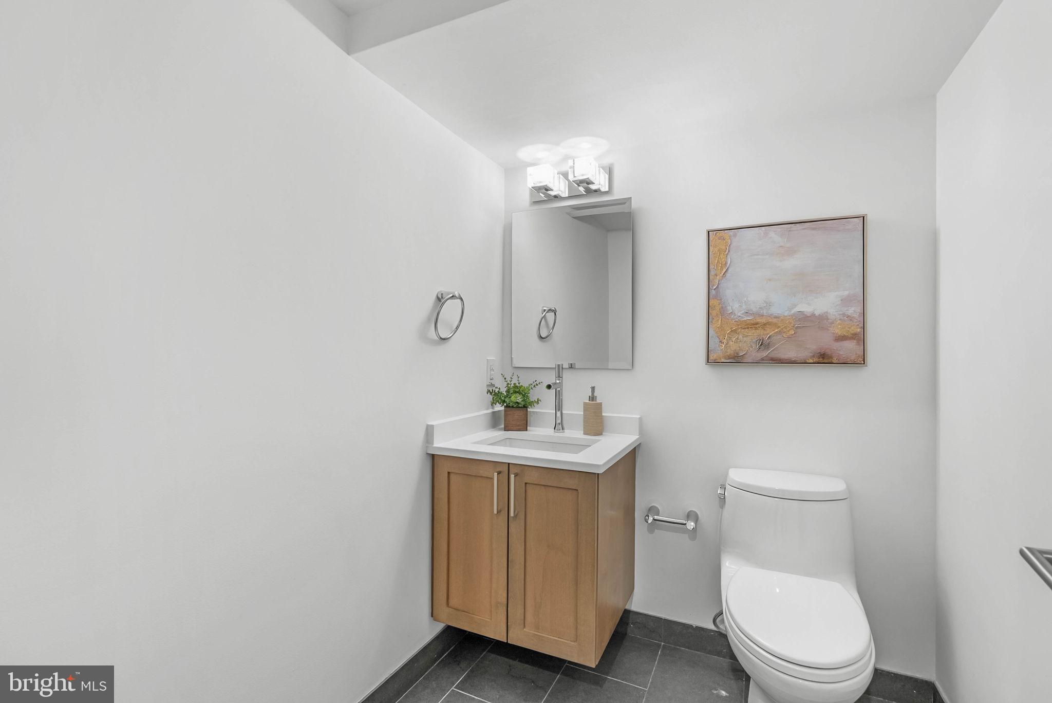 LOGAN SQUARE - Residential