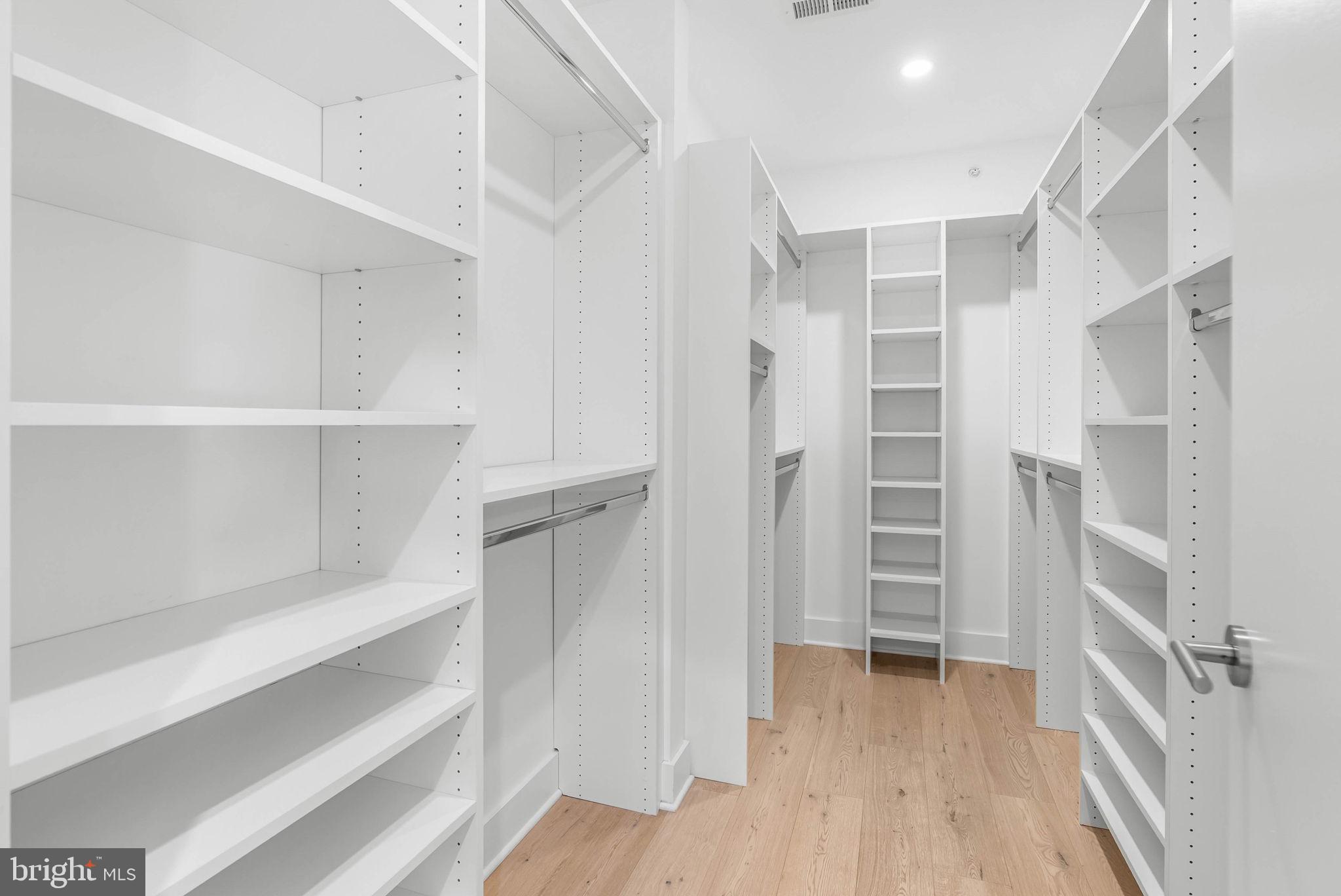 LOGAN SQUARE - Residential