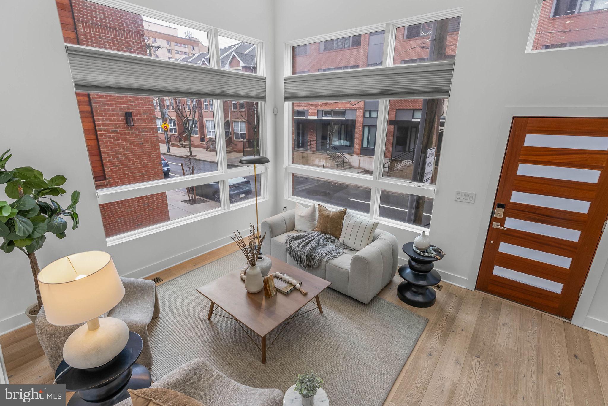 LOGAN SQUARE - Residential