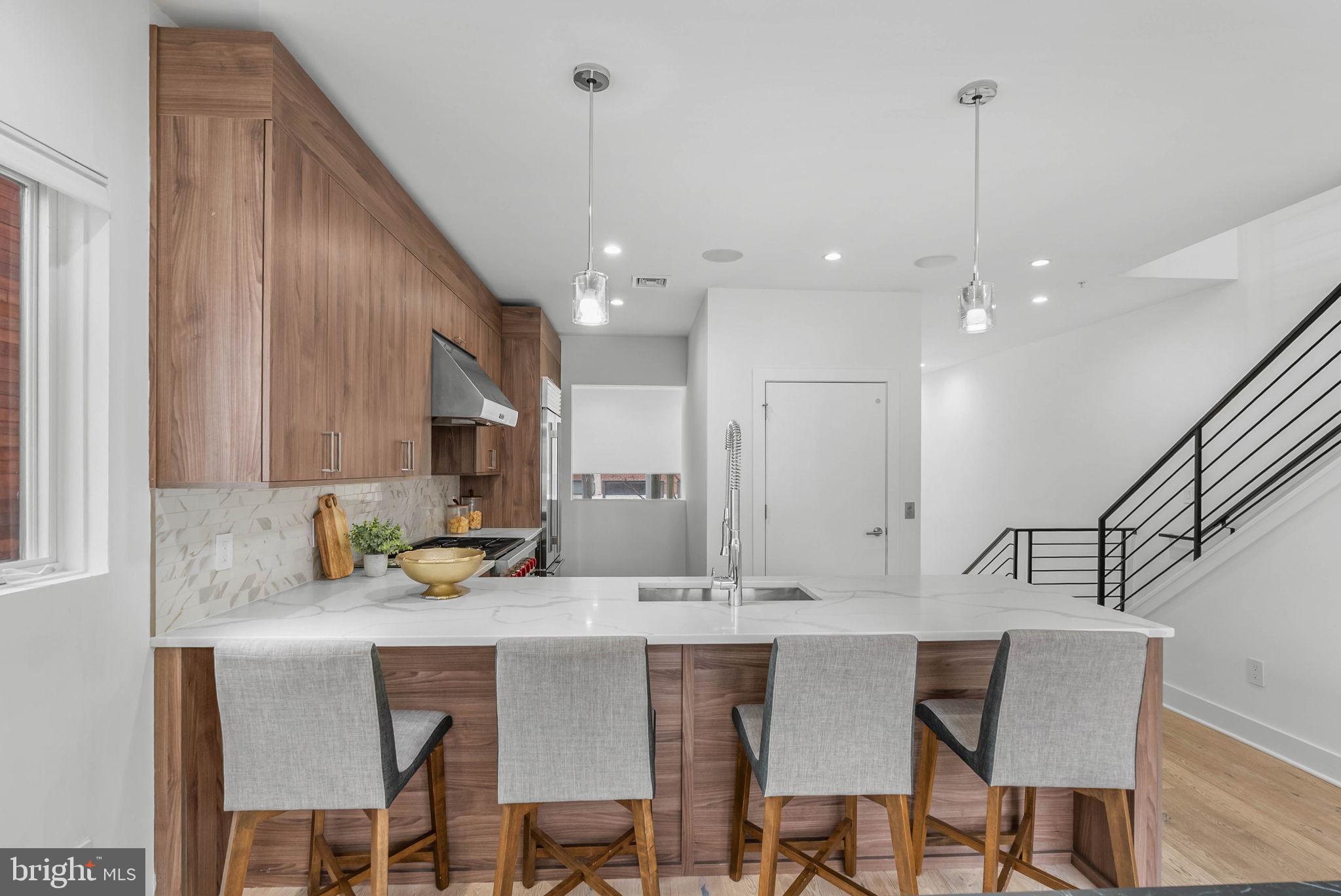 LOGAN SQUARE - Residential