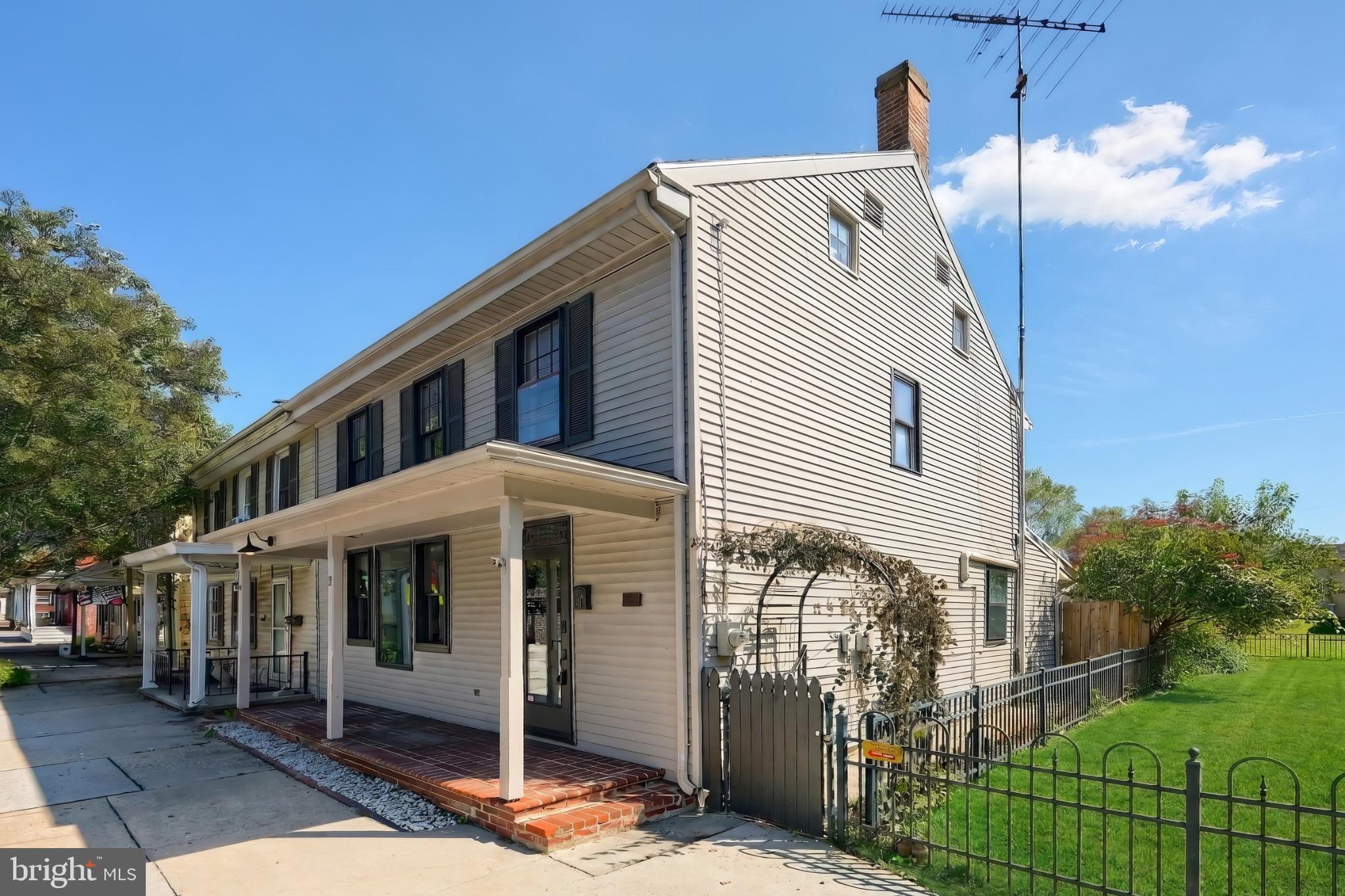 11 LINCOLN WAY E