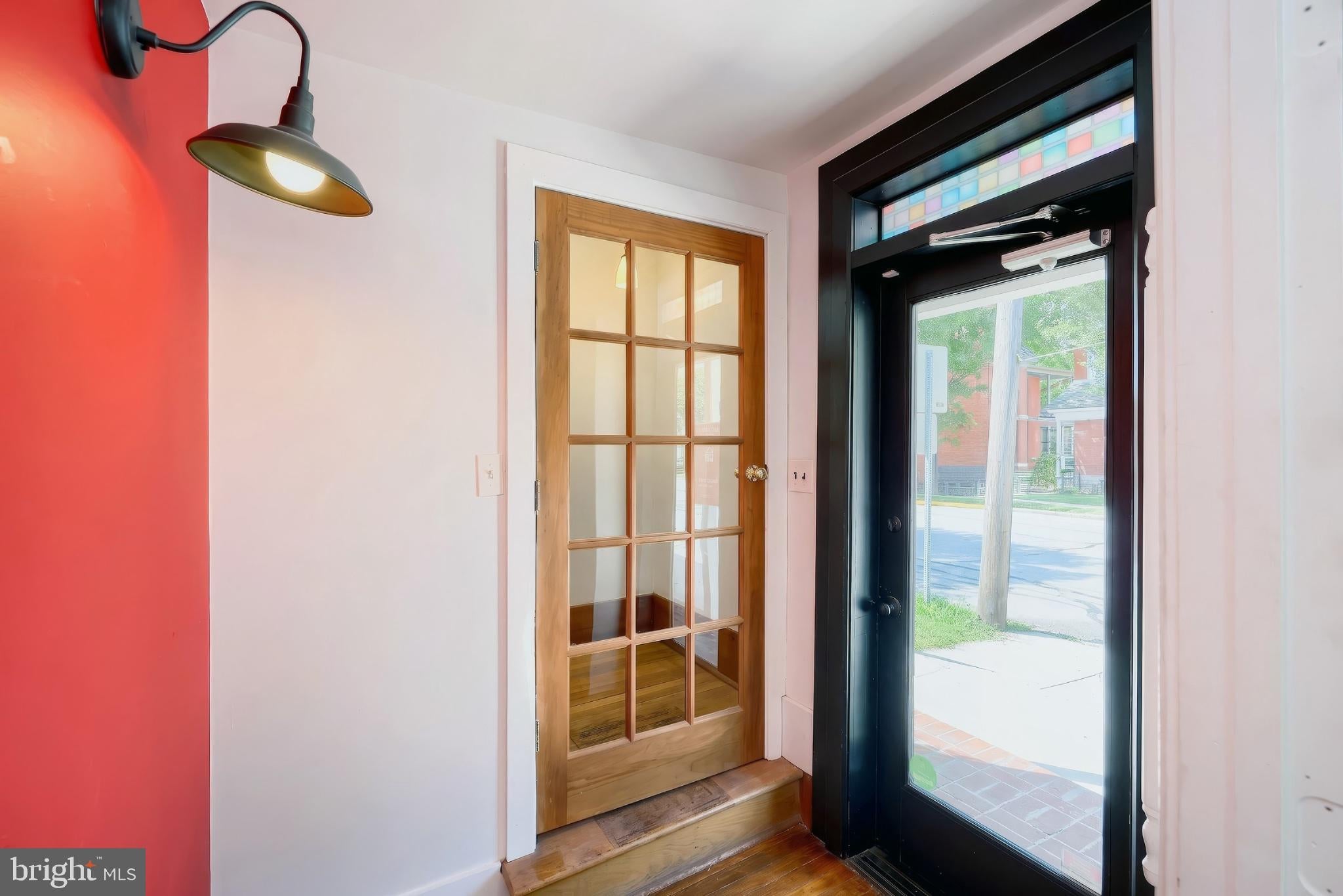 11 LINCOLN WAY E