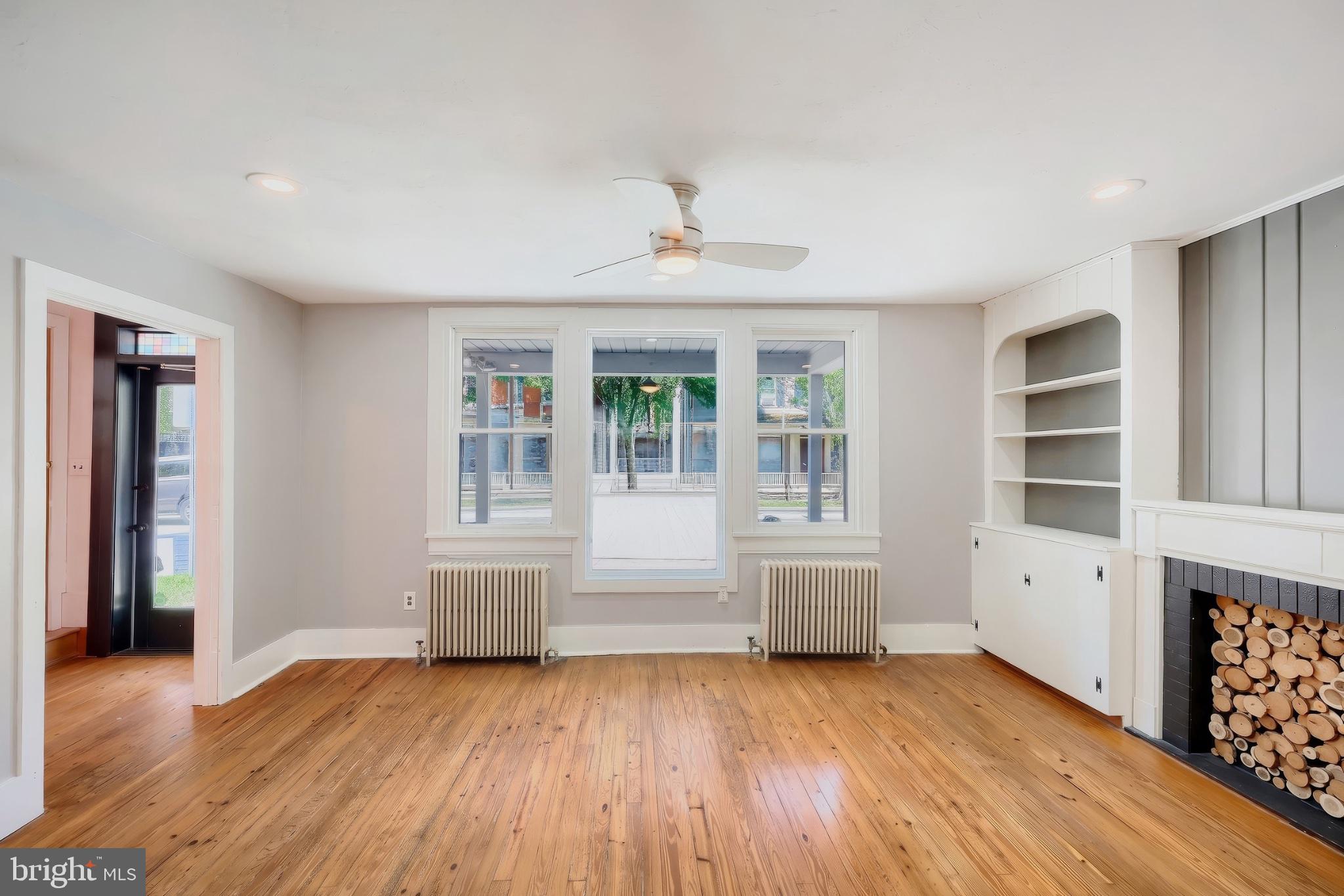 11 LINCOLN WAY E