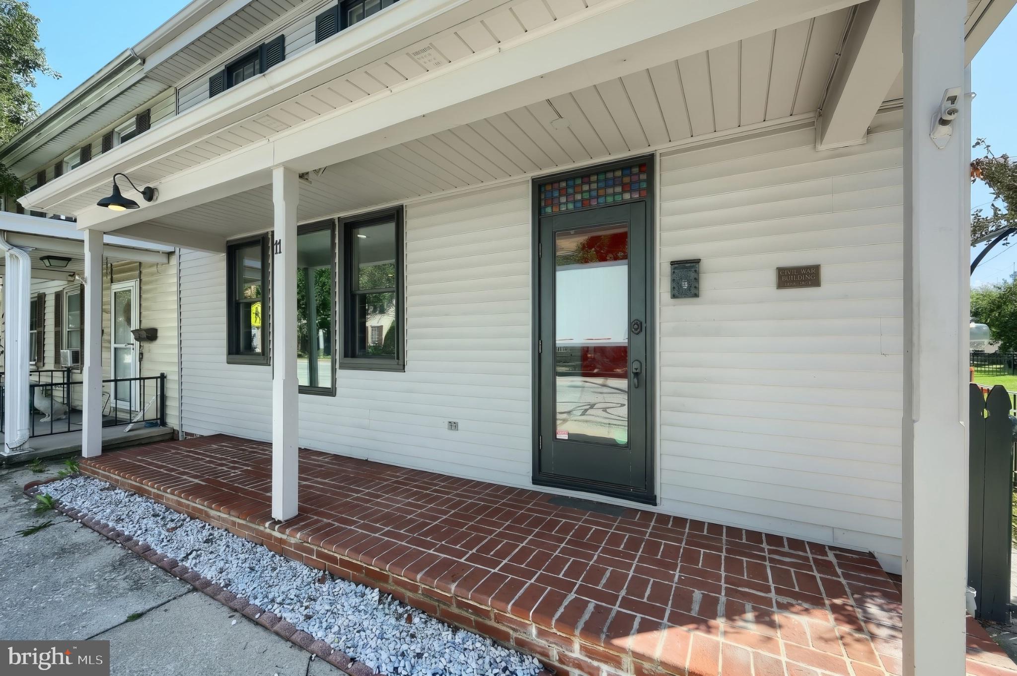 11 LINCOLN WAY E