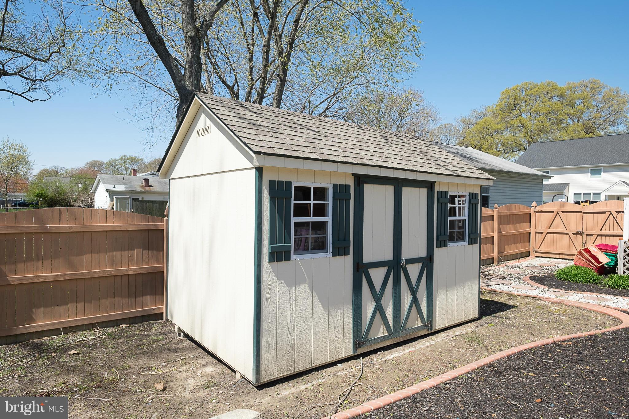 BEVERLEY BEACH - Residential Lease