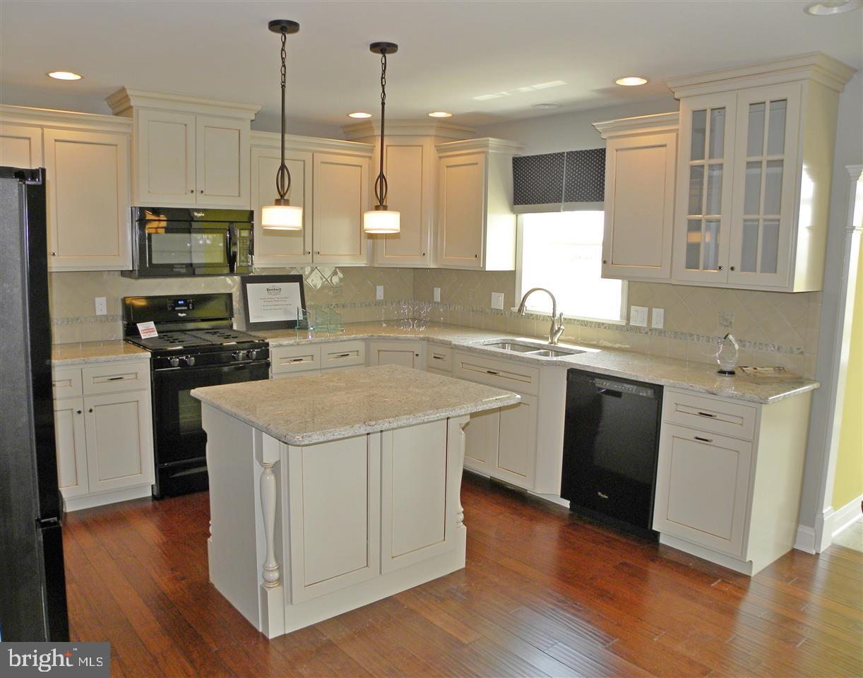 SUMMIT POINTE AT ELM TREE - Residential