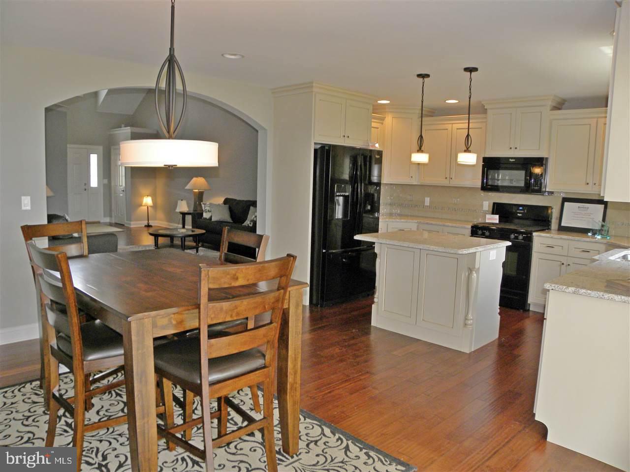 SUMMIT POINTE AT ELM TREE - Residential