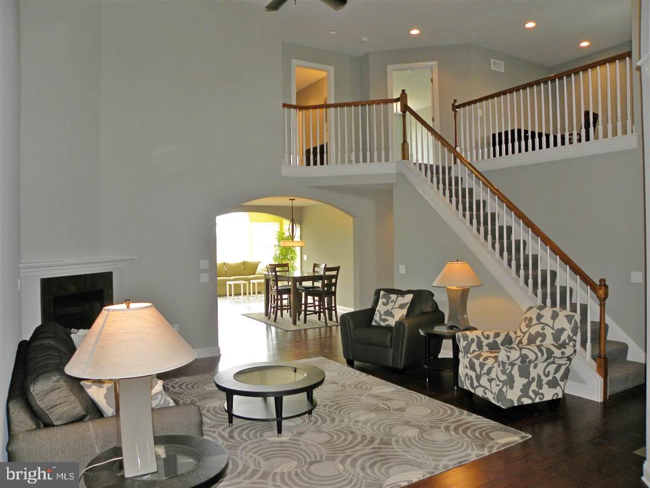 SUMMIT POINTE AT ELM TREE - Residential