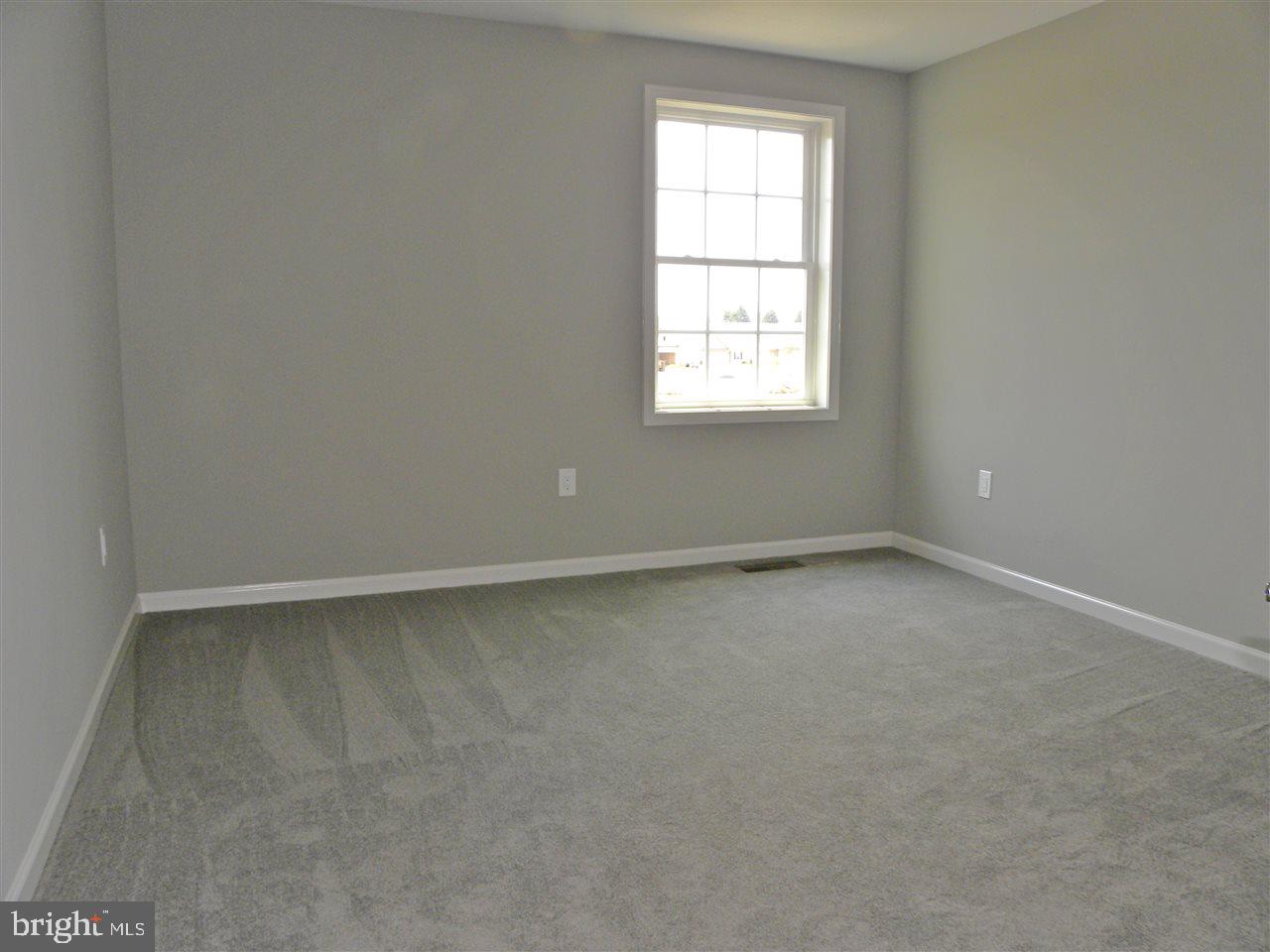 SUMMIT POINTE AT ELM TREE - Residential