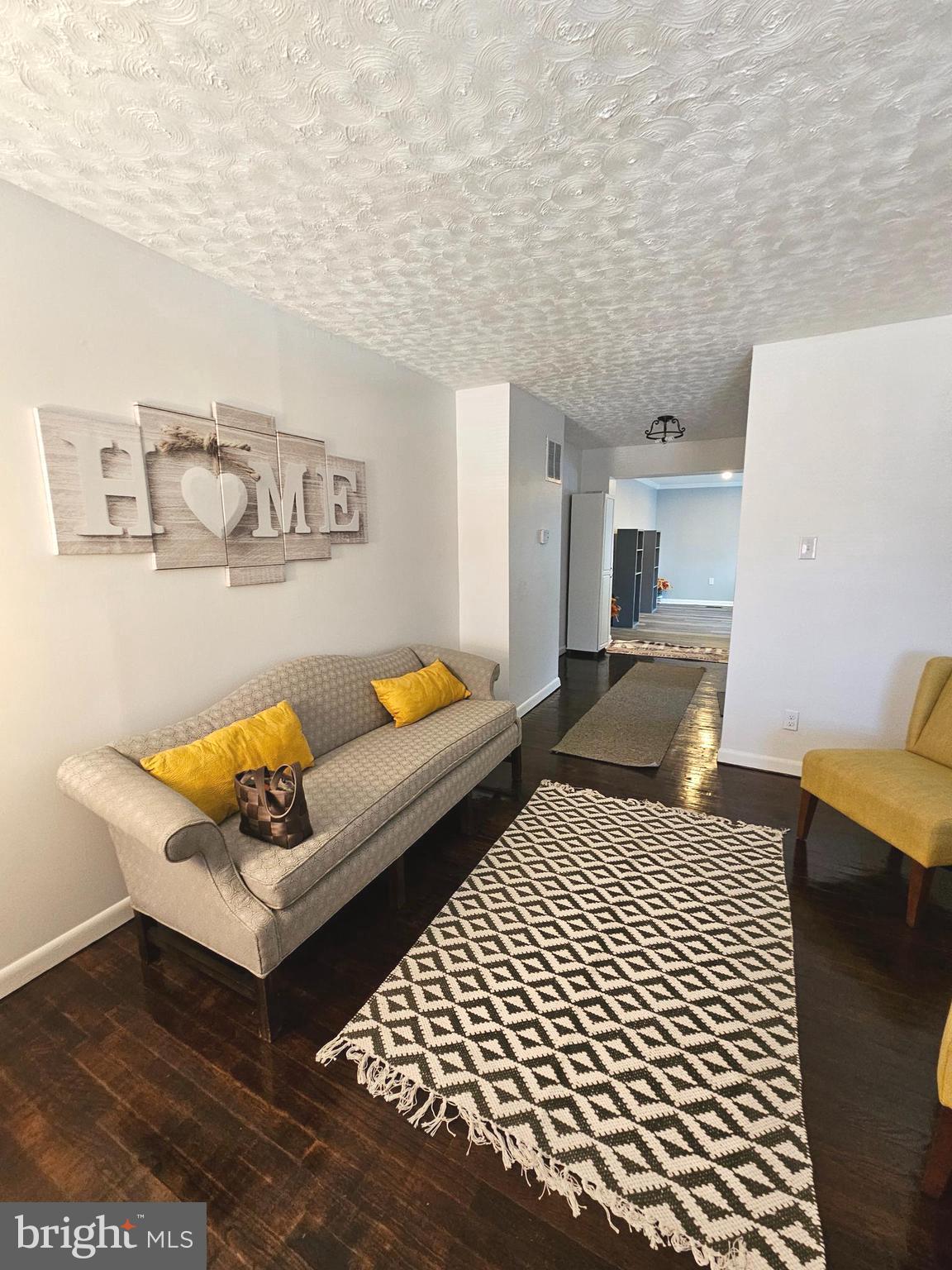 5507 CENTRAL AVENUE SE