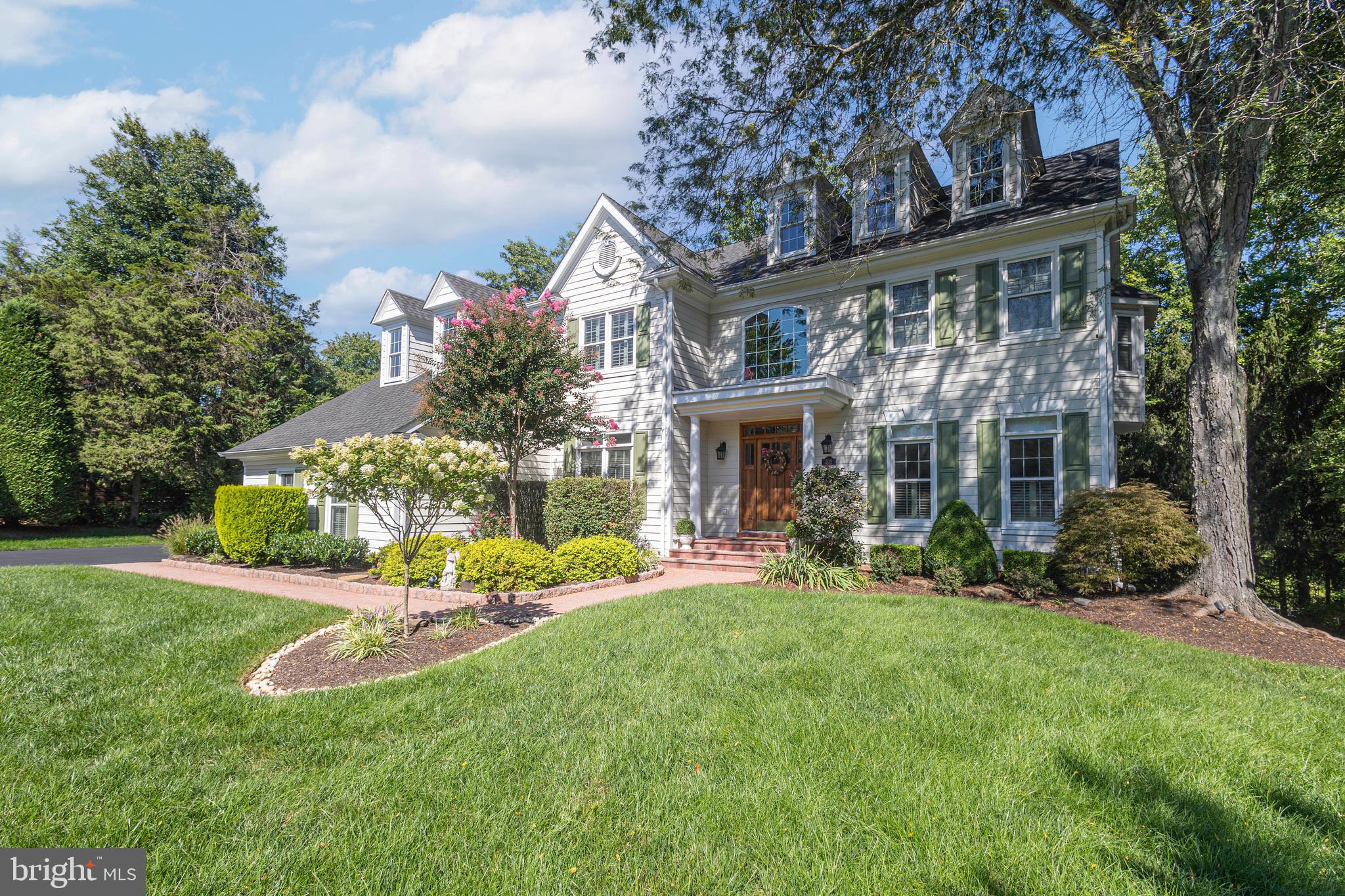 102 SAINT ANDREWS PLACE E