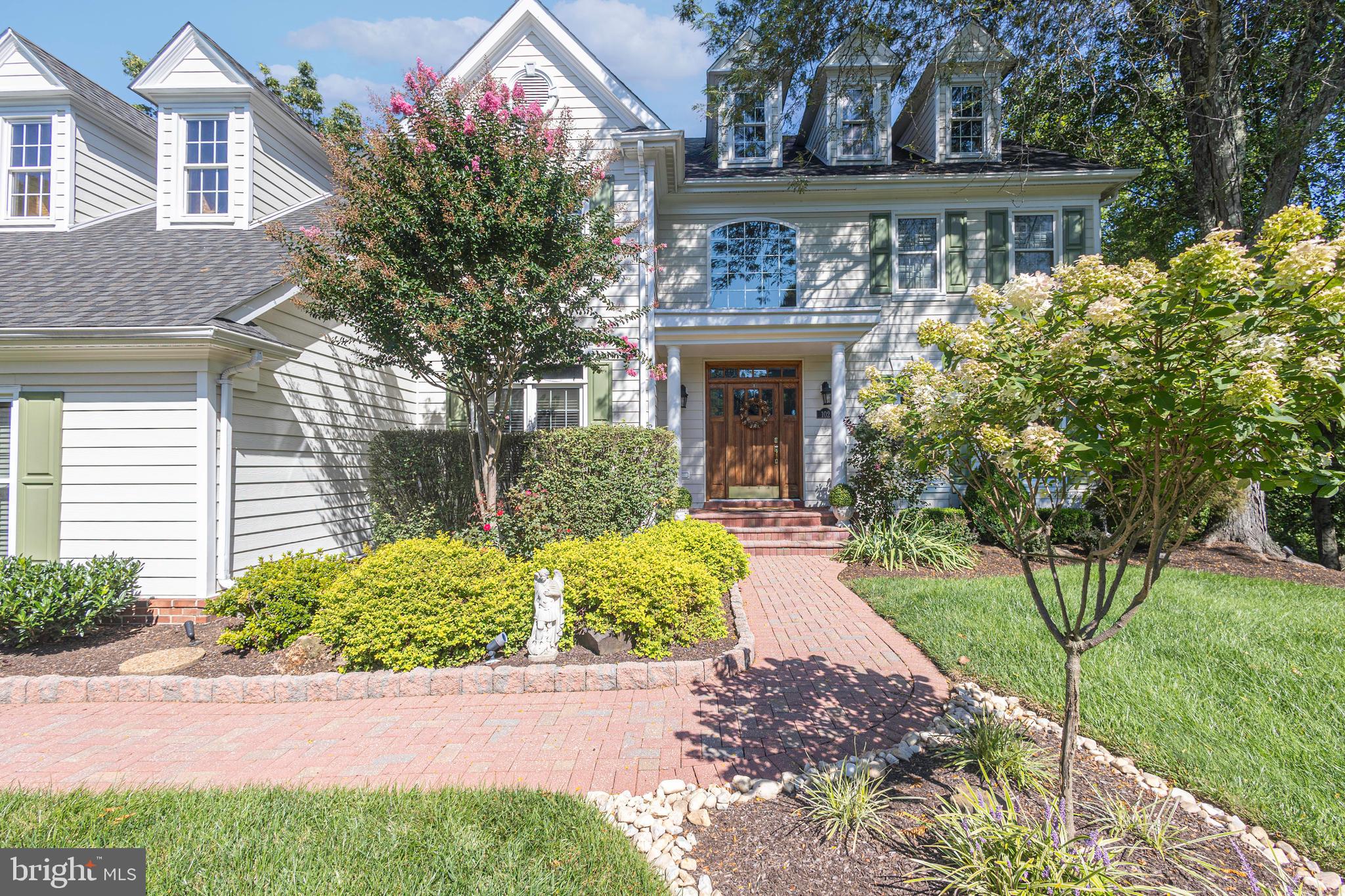 102 SAINT ANDREWS PLACE E