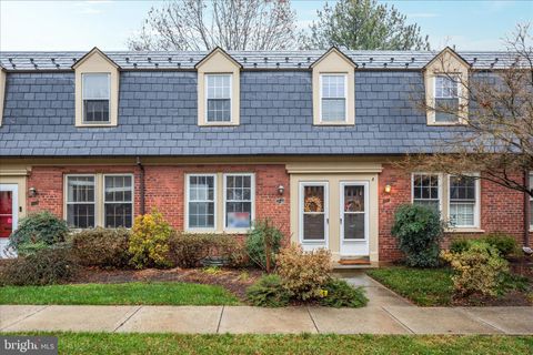 1021 S BARTON STREET 120 ARLINGTON VA 22204