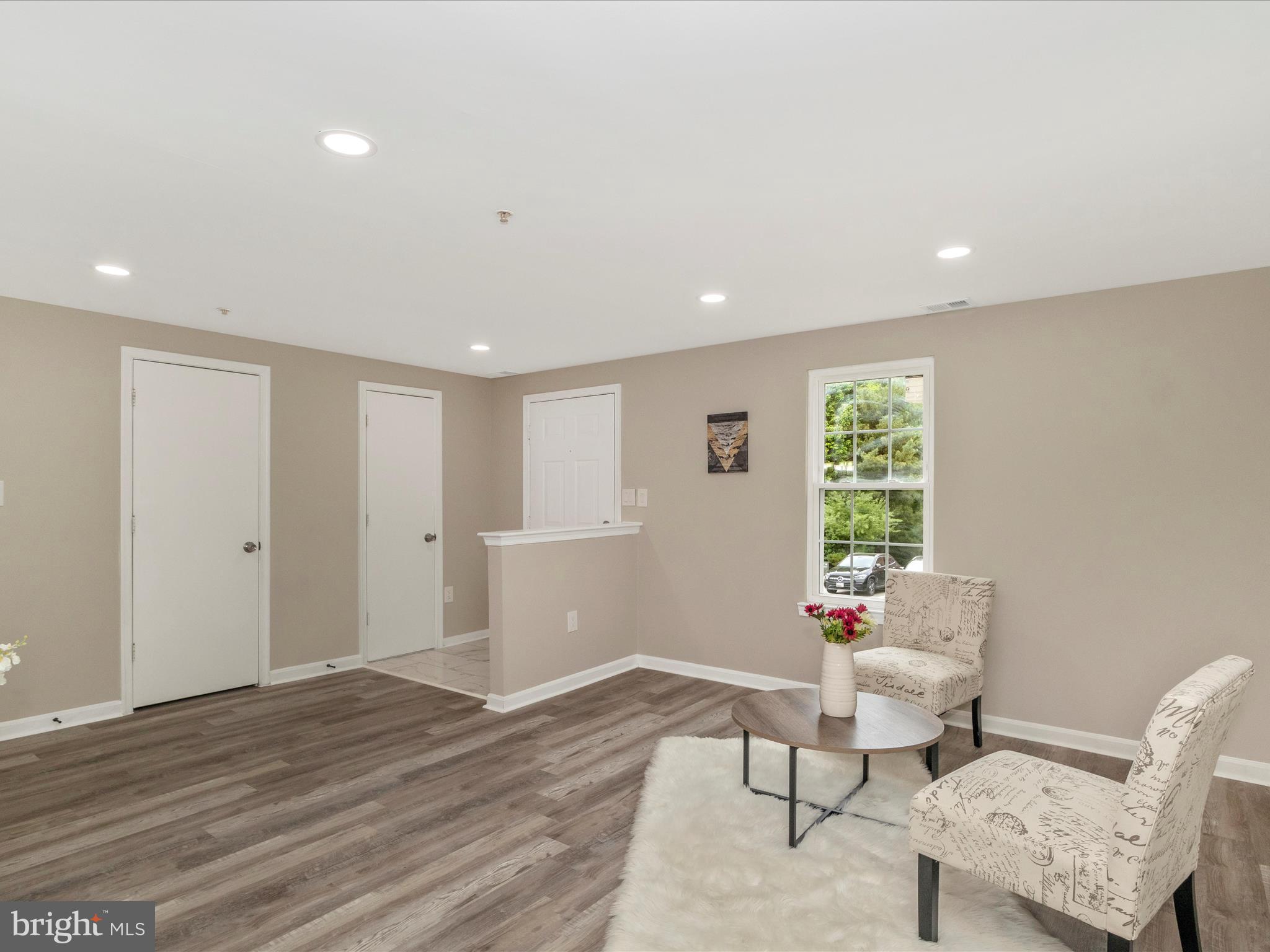 HUTCHINSON COMMONS - Residential