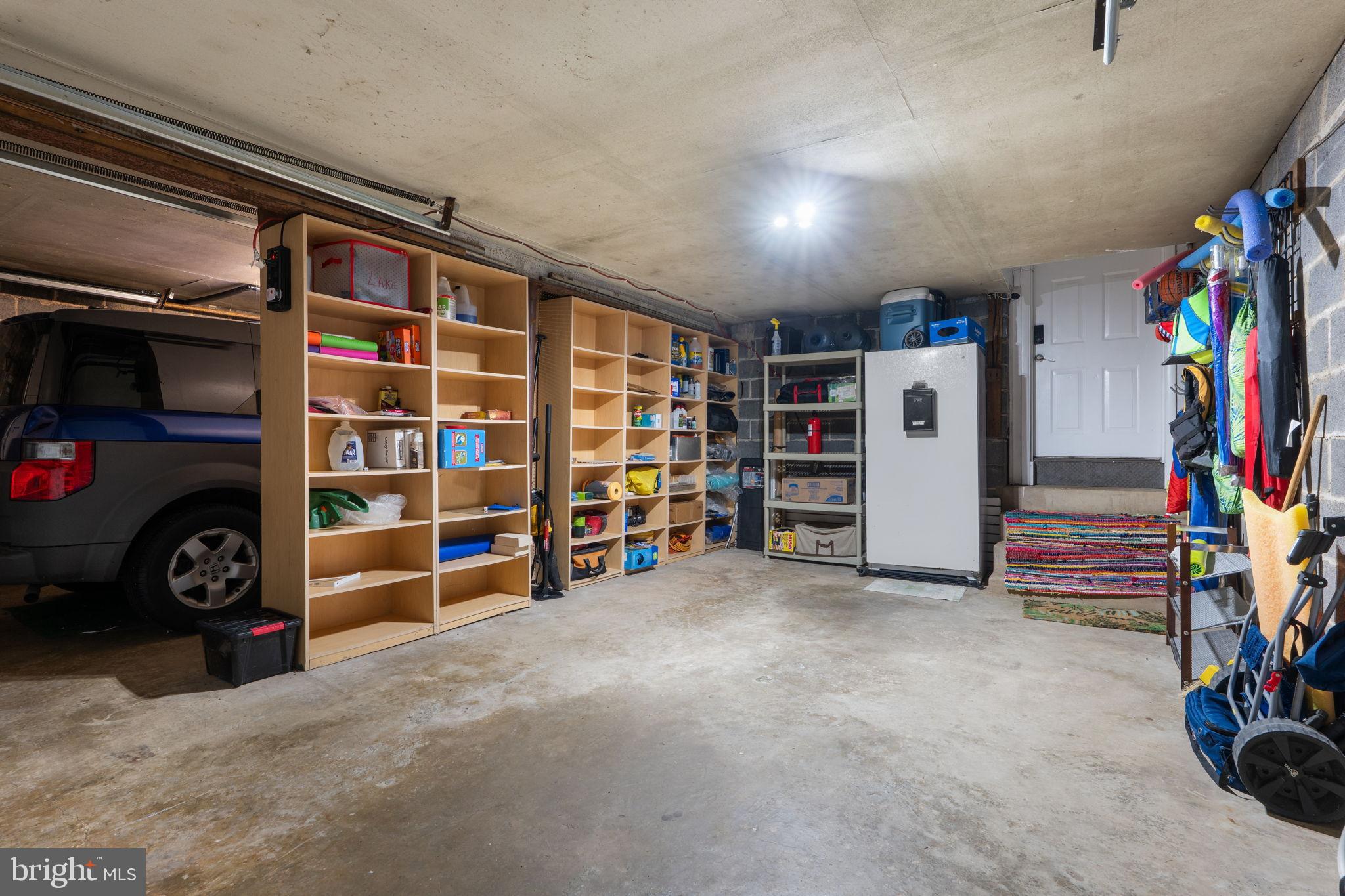 LAKE BARCROFT - Residential