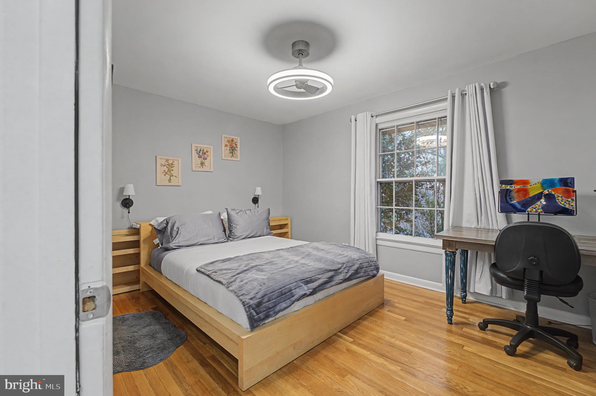 LAKE BARCROFT - Residential