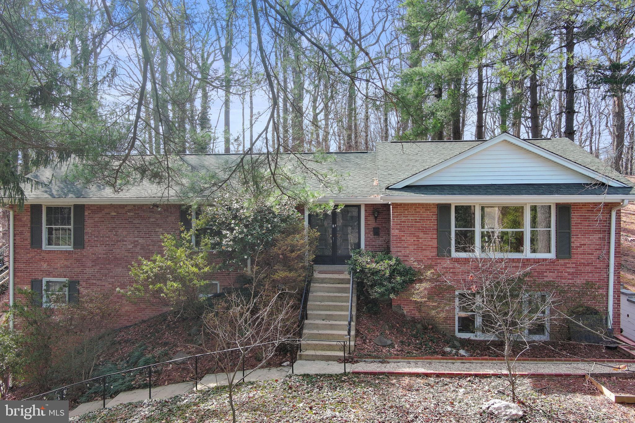 LAKE BARCROFT - Residential